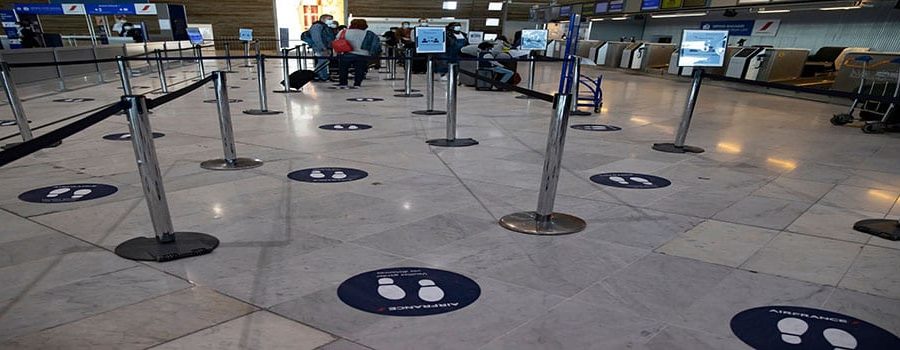 Face au coronavirus, la stratégie française dans les aéroports interroge