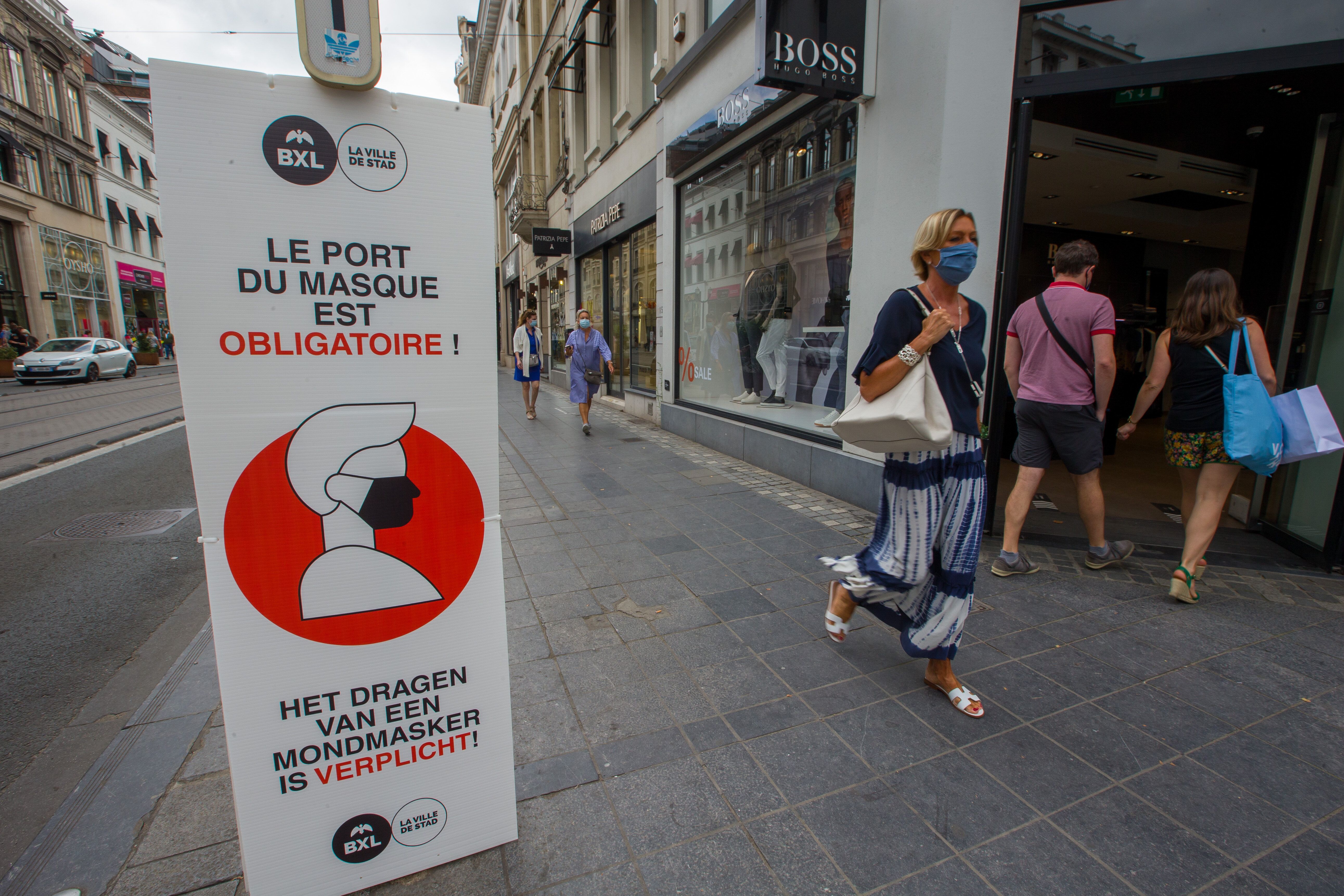 La Belgique (ici Bruxelles le 1er août) interdit les voyages dans certaines zones de France, d'Espagne...