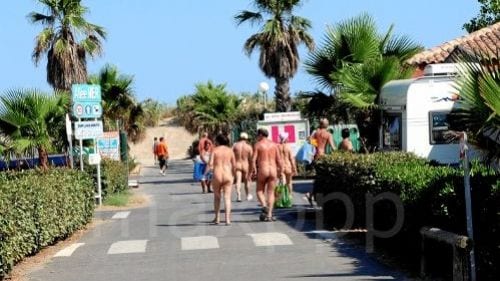 Naked Walk In Cap D Agde - Une centaine de cas de coronavirus au Cap d'Agde : prÃ¨s de 35 000 personnes  vivent chaque Ã©tÃ© dans le camp naturiste - L'ABESTIT
