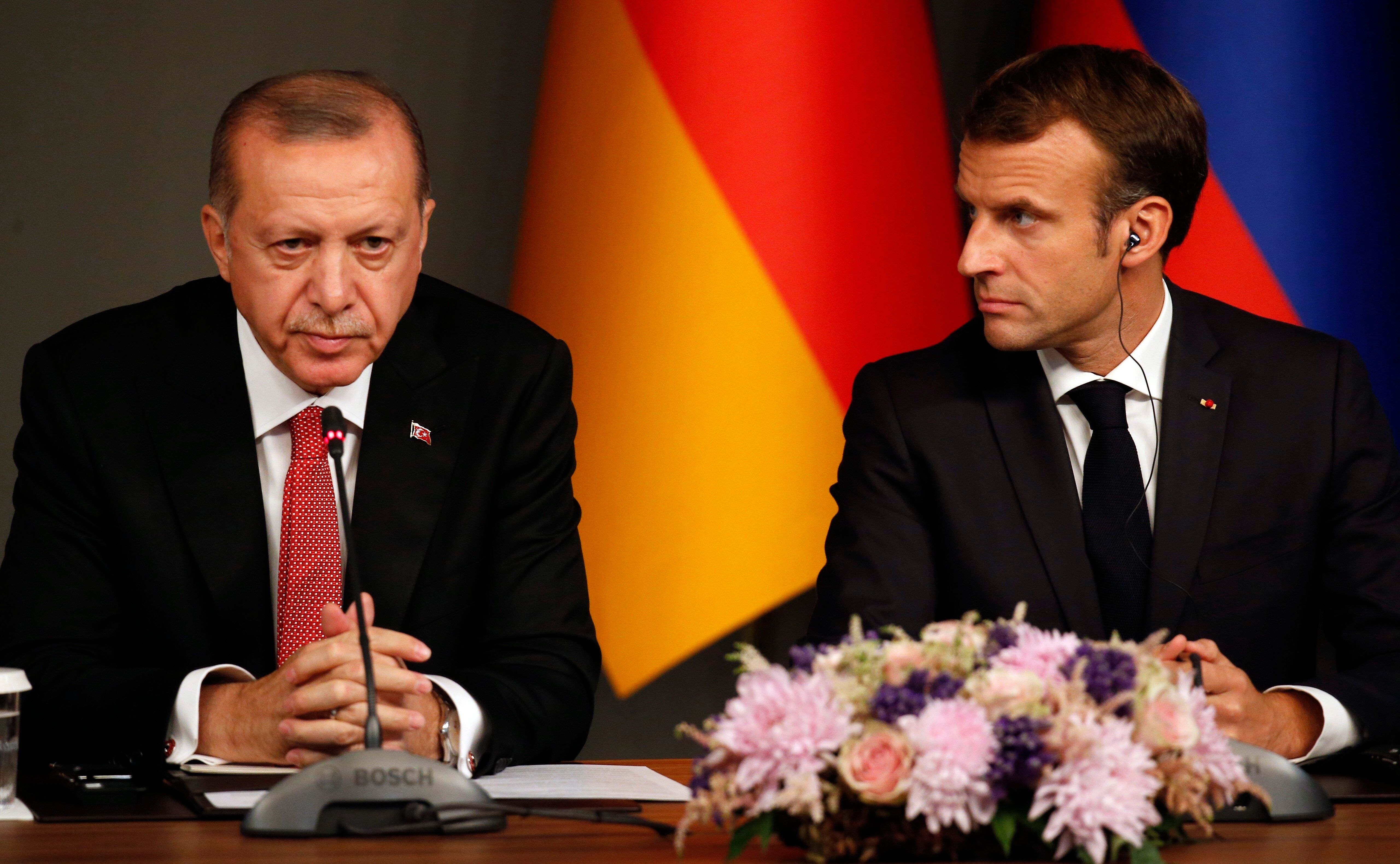 Recep Tayyip Erdogan et Emmanuel Macron (ici photographiés en octobre 2018 à Istanbul)...