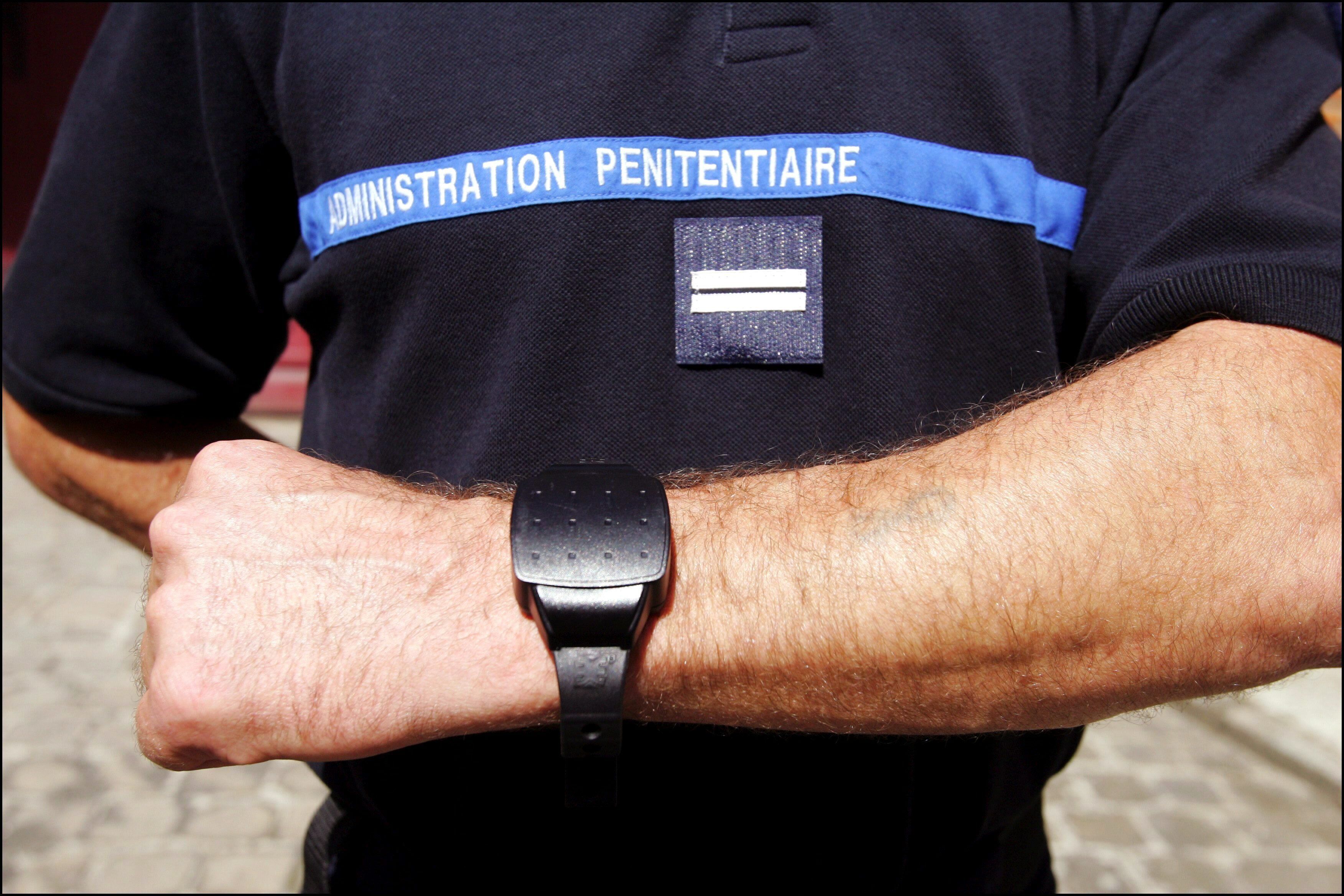 Un bracelet électronique en 2006 en France (photo
