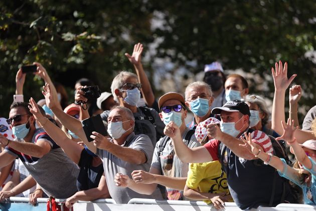 Des spectateurs sur la 14e étape du Tour de France entre Clermont-Ferrand et Lyon le 12 septembre