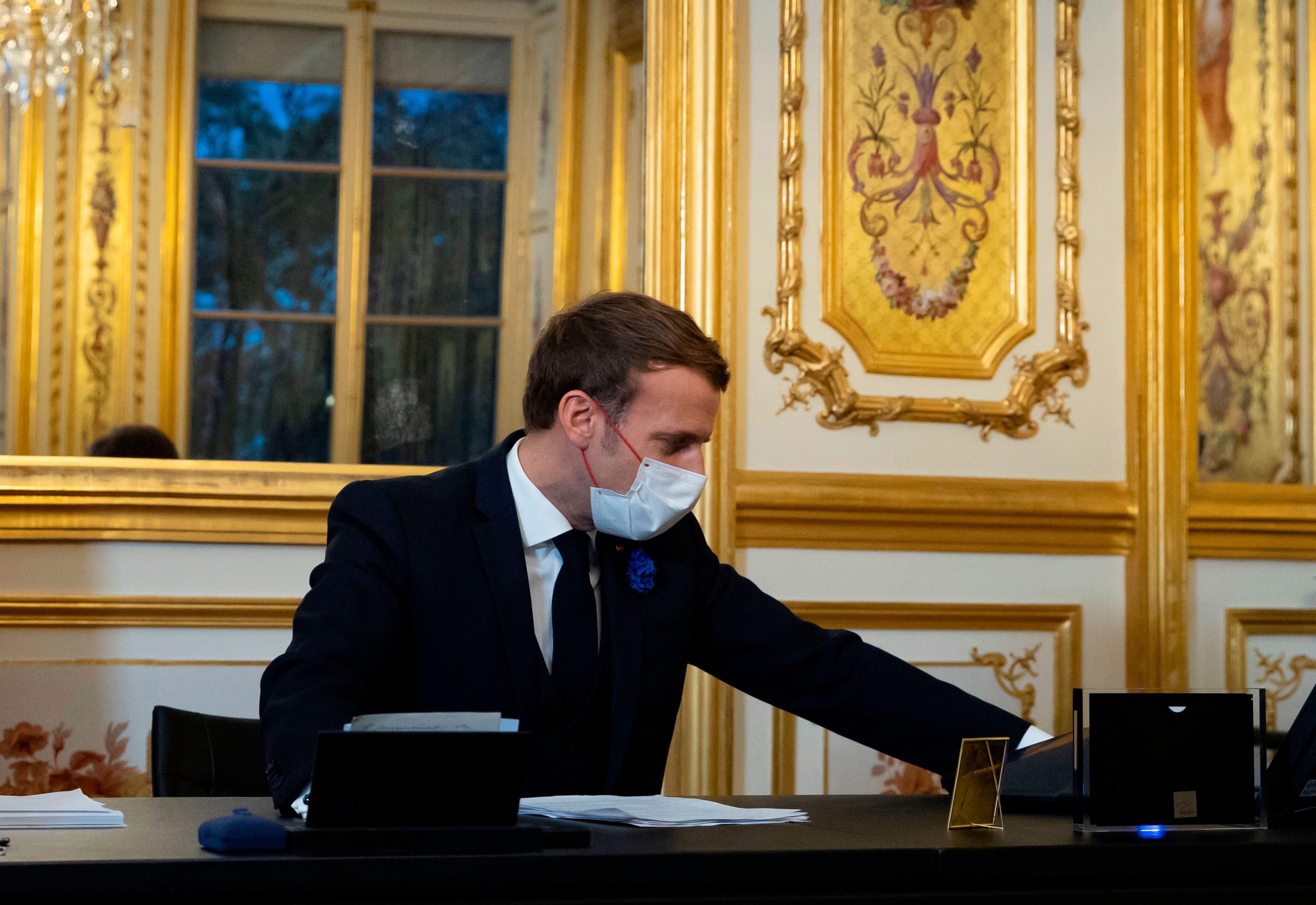Emmanuel Macron lors de son premier échange après le président-élu américain...