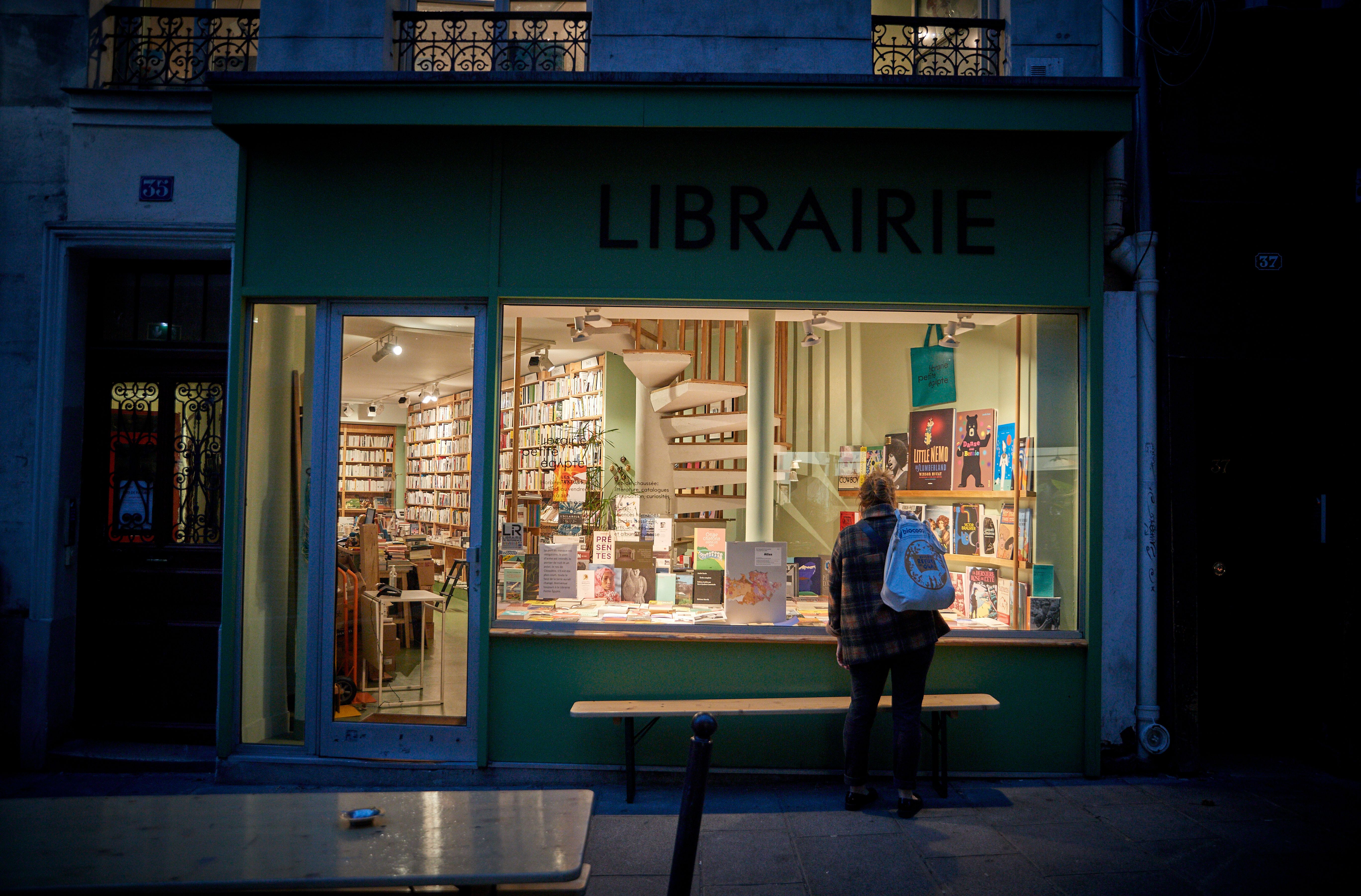Une librairie dans le 2e arrondissement de Paris le 31 octobre 2020 (Photo by Kiran Ridley/Getty