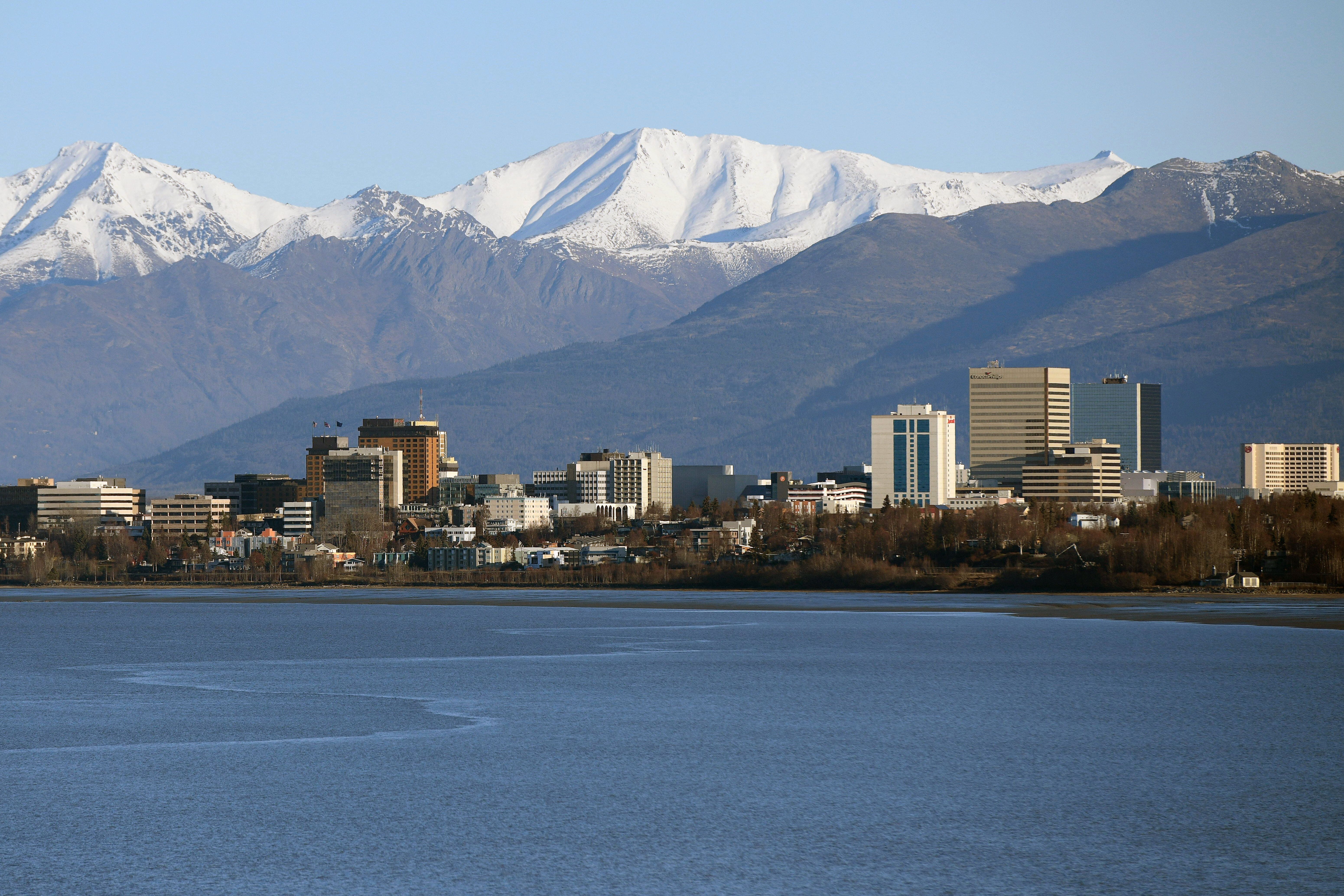 Une vue d'Anchorage, en Alaska aux États-Unis, en novembre