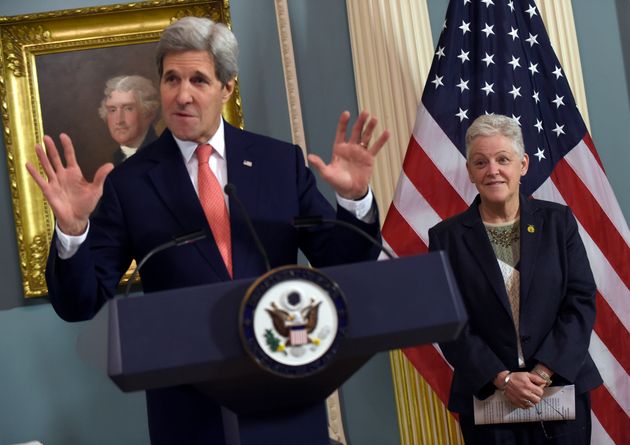 John Kerry et Gina McCarthy, chargés de la politique climatique de Joe Biden se connaissent depuis...