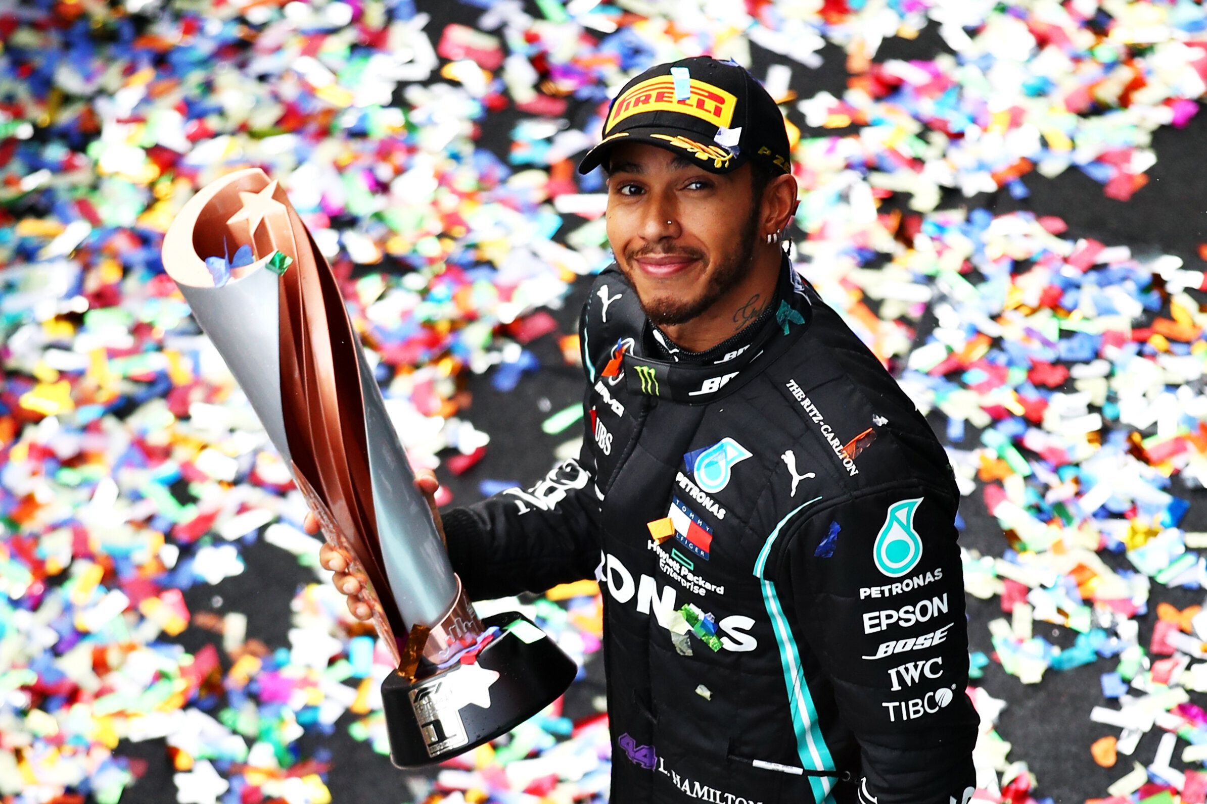 Lewis Hamilton, champion du monde pour la septième fois, après sa victoire au Grand Prix...