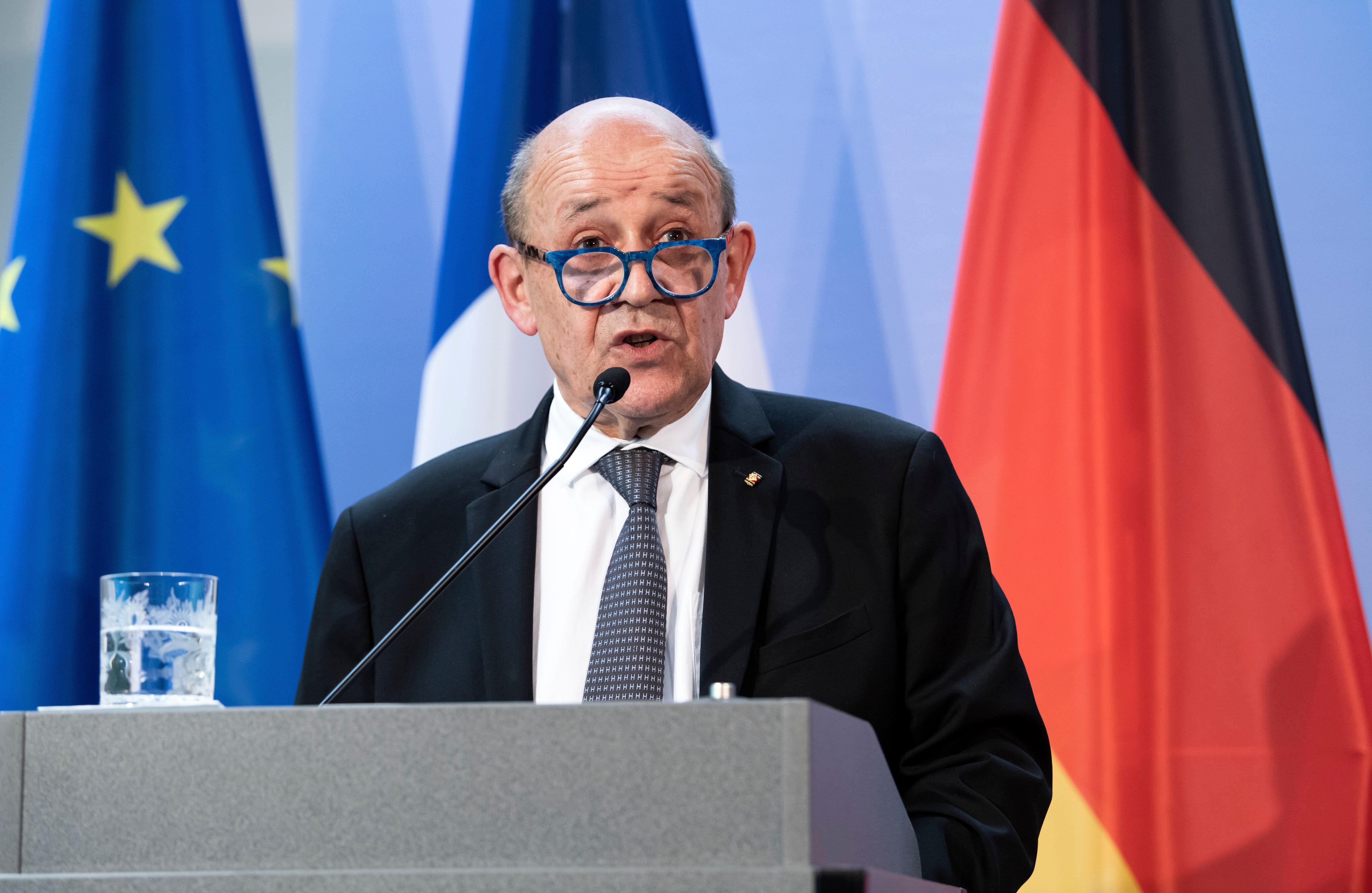 Le ministre des Affaires étrangères Jean-Yves Le Drian devant la presse à Berlin,...