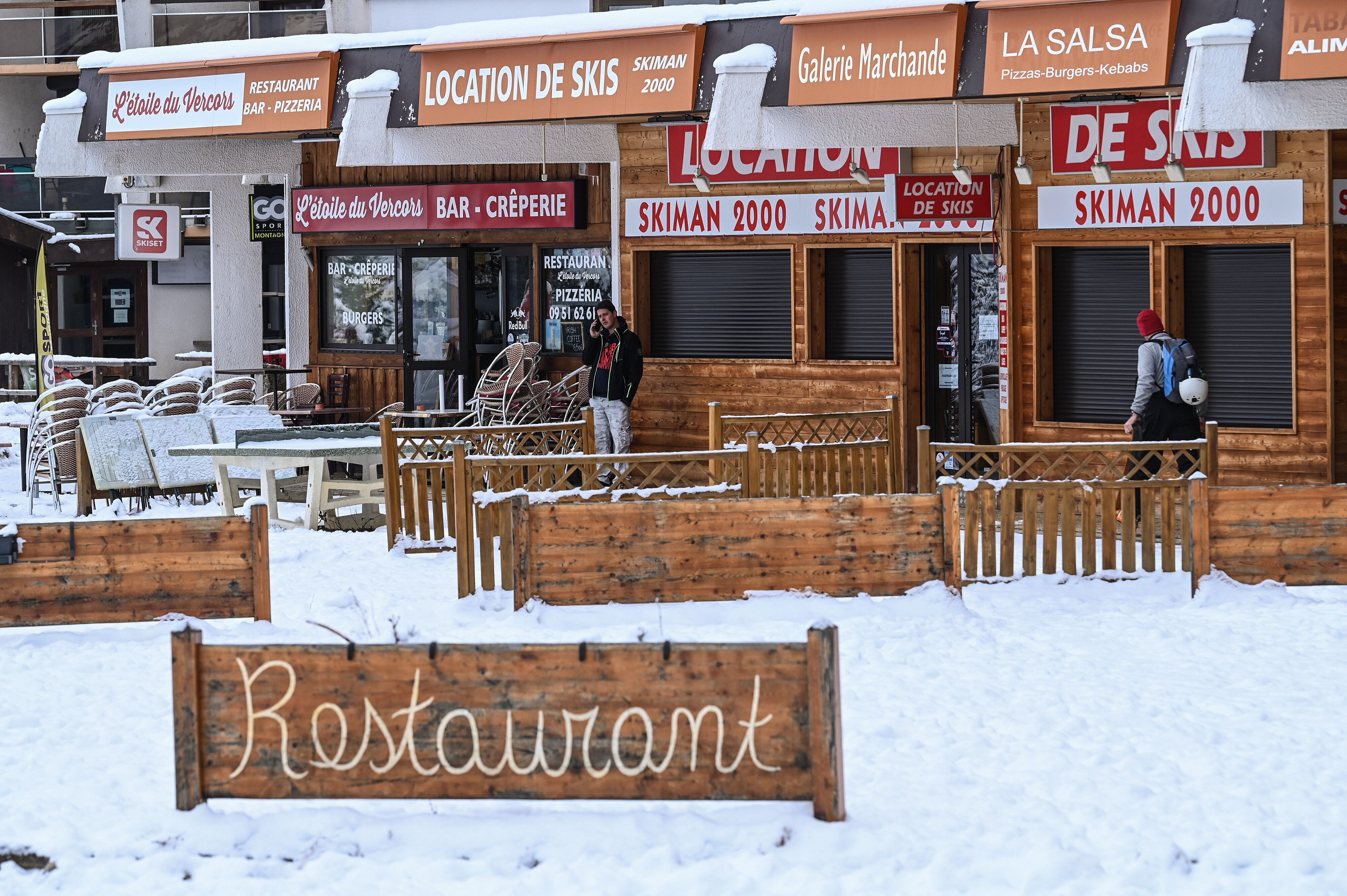 Des magasins de ski fermés dans la station de Villard-de-Lans près de Grenbole le 5 janvier 2021 (Photo...