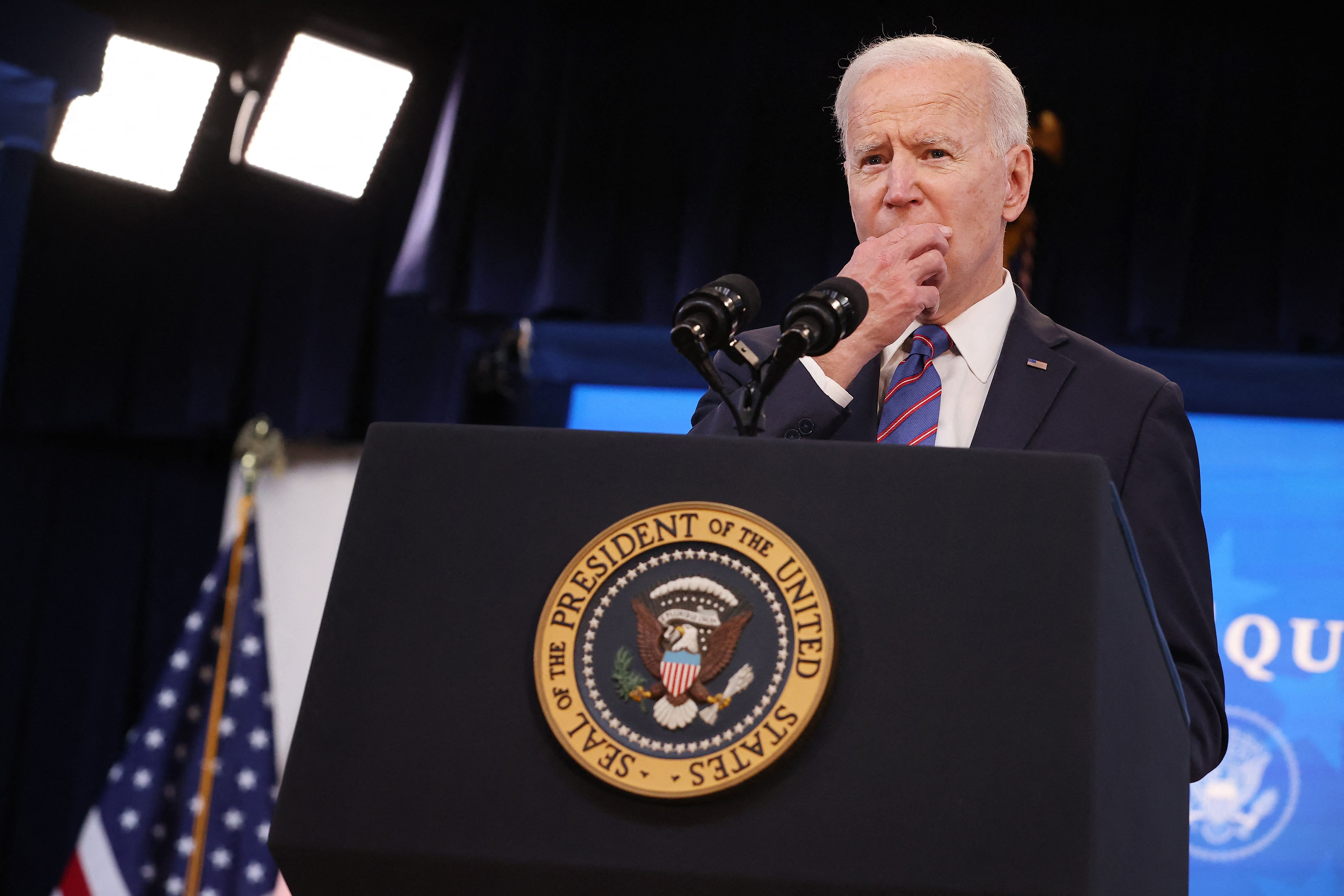 Joe Biden tient sa première conférence de presse, en retard sur ses prédécesseurs (photo du 24 mars 2021...