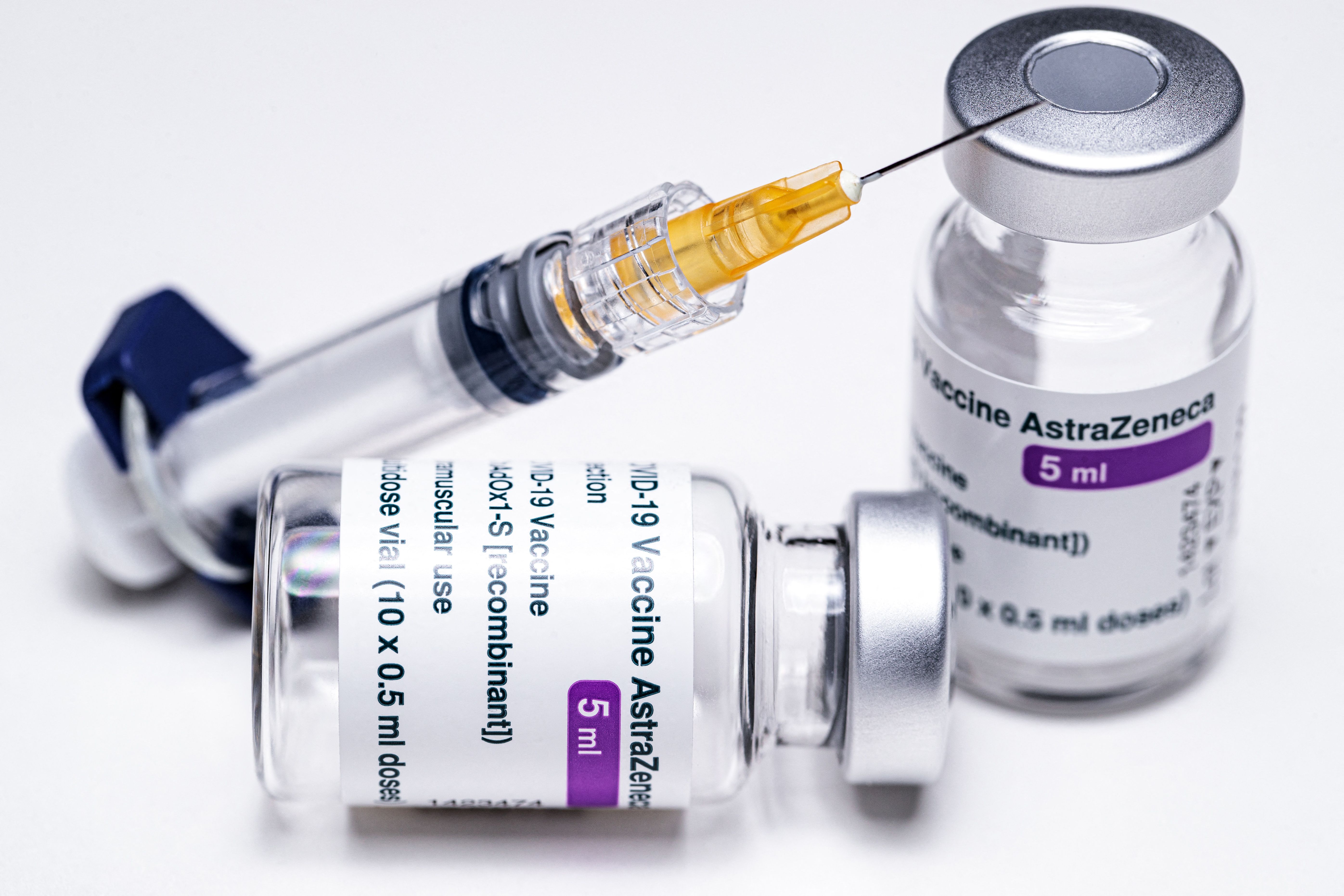 Des flacons du vaccin d'AstraZeneca contre le Covid-19 (photo