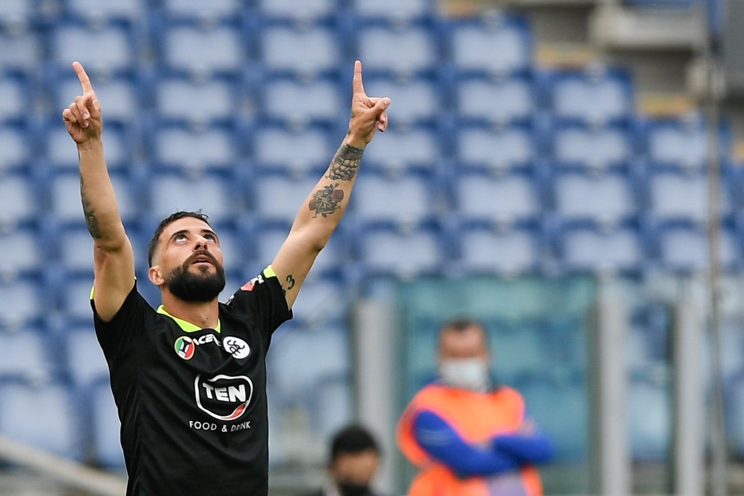 Daniele Verde de La Spezia célèbre son but en ciseaux lors de la rencontre contre la Lazio le 3 avril