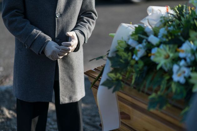 La France a enterré plus de 100 000 victimes du Covid-19. Parmi elles, des personnes âgées,...