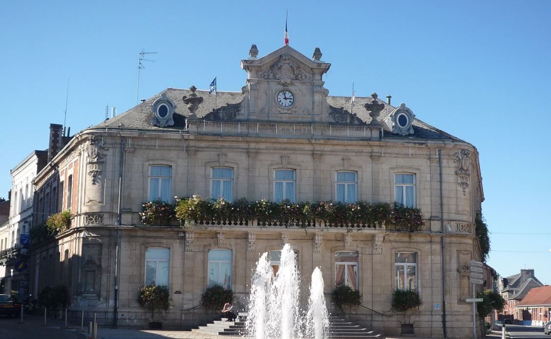 La mairie de Caudry. (photo