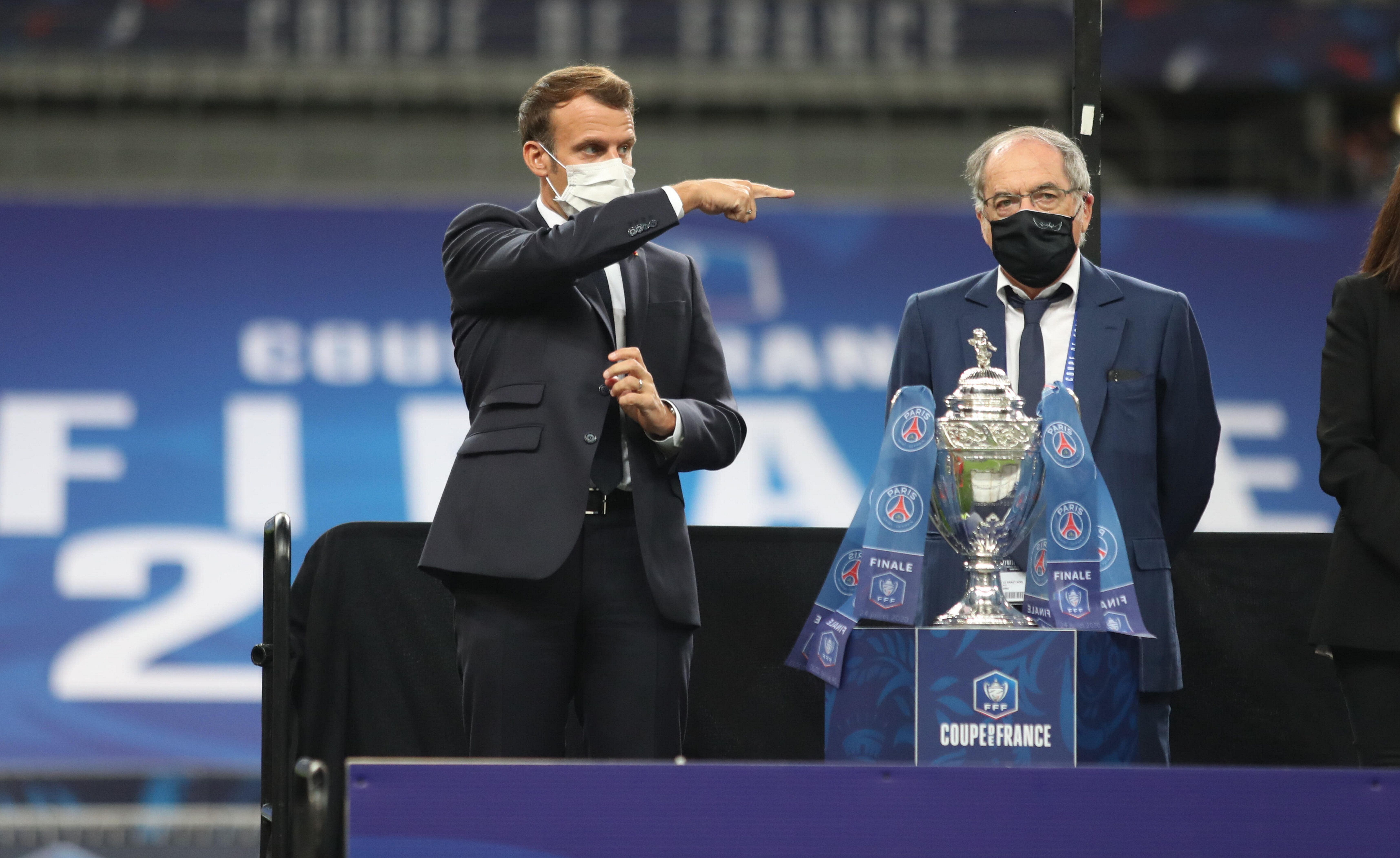 Emmanuel Macron et le président de la Fédération française de football Noël...