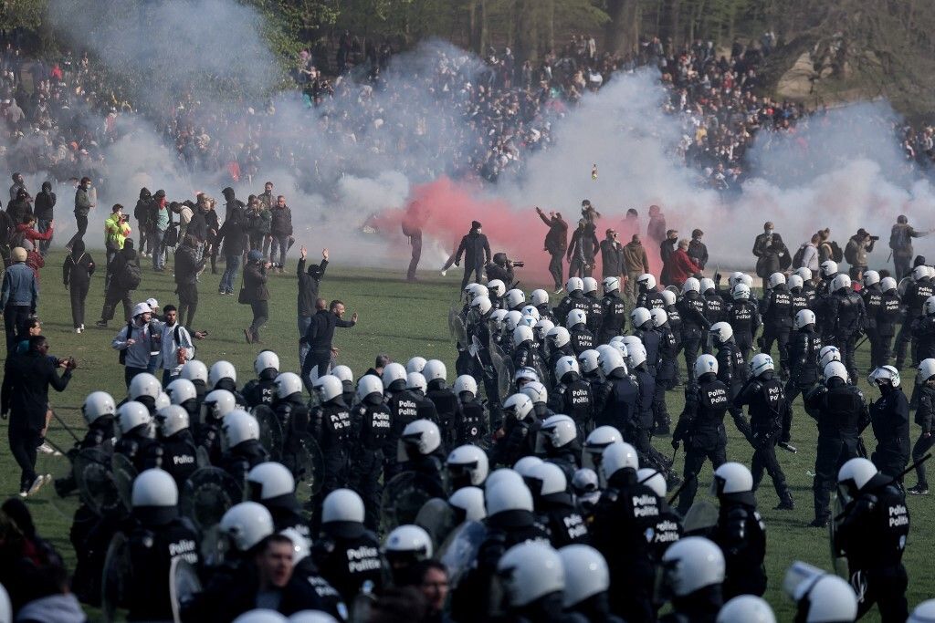 Evacuation du Bois de la Cambre à Bruxelles le 1er mai après une fête