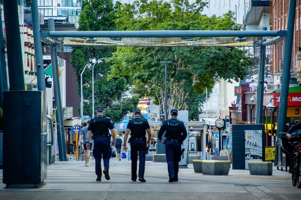 Des policiers patrouilles à Brisbane, le 29 mars 2021 pendant un