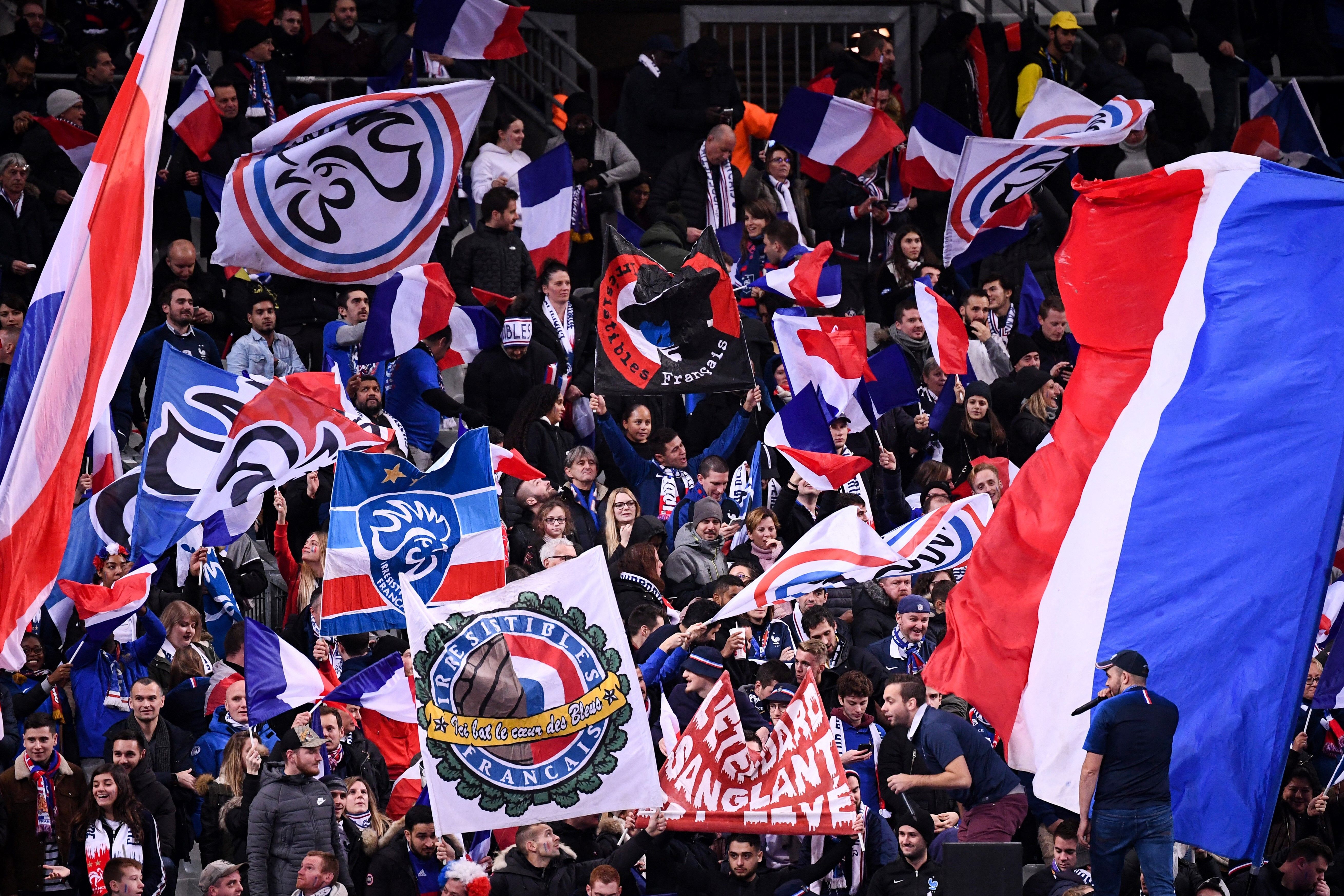 Les supporters français lors du match France-Moldavie au Stade de France à Saint-Denis,...