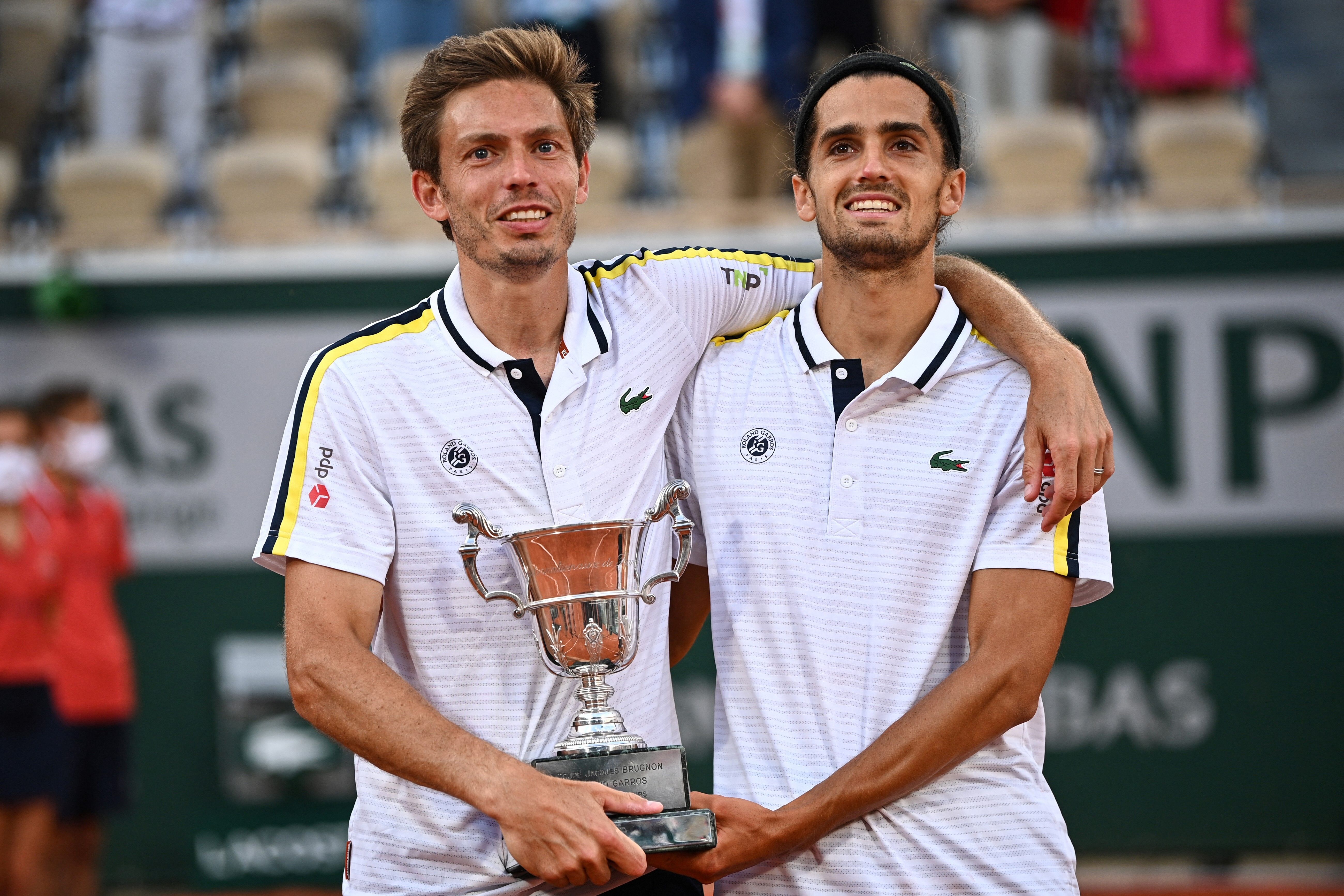 Nicolas Mahut et Pierre-Hugues Herbert après leur victoire en finale du double de Roland-Garros,...