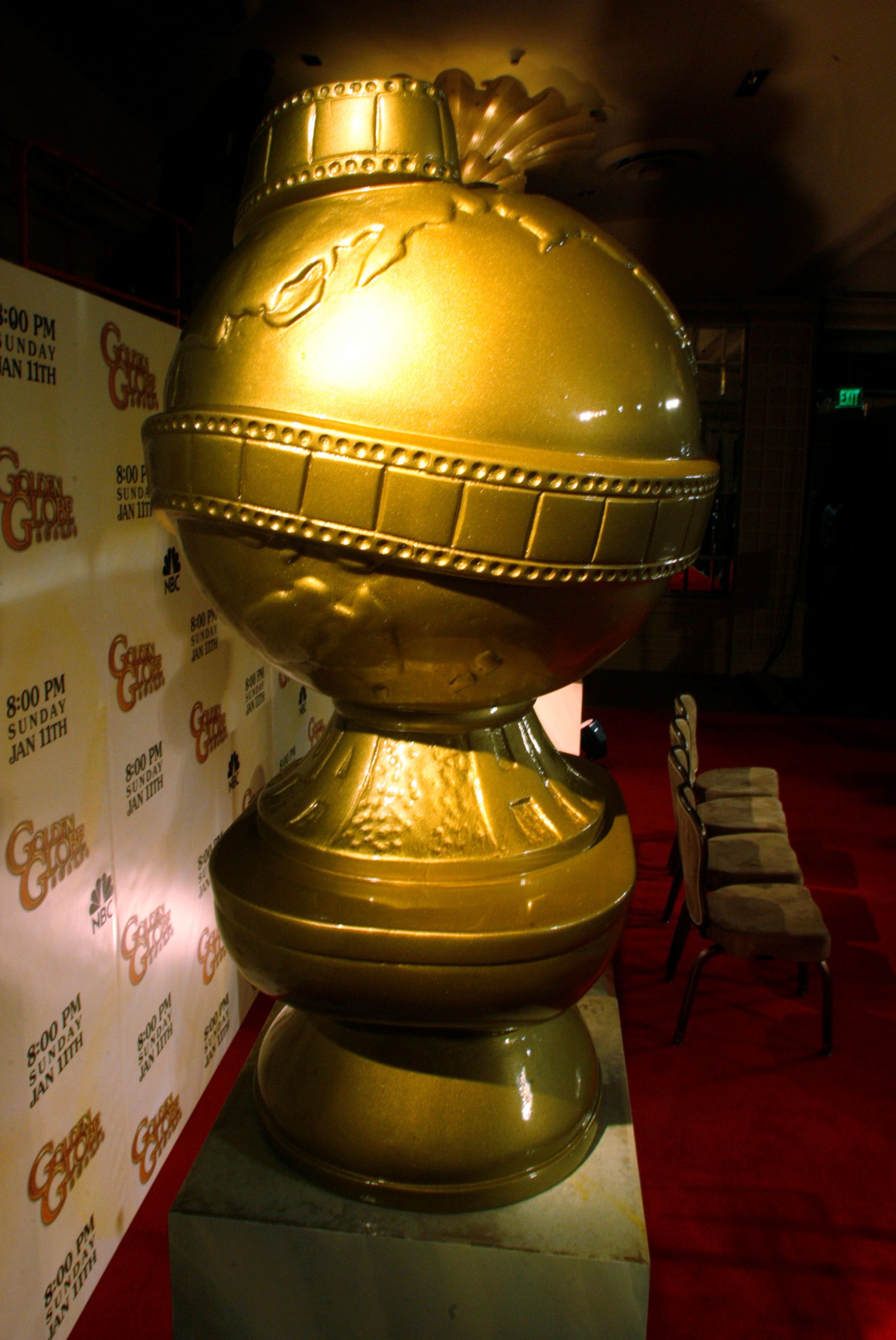 Photo d'une statue d'un trophée des Golden Globe prise en 2008. REUTERS/Fred