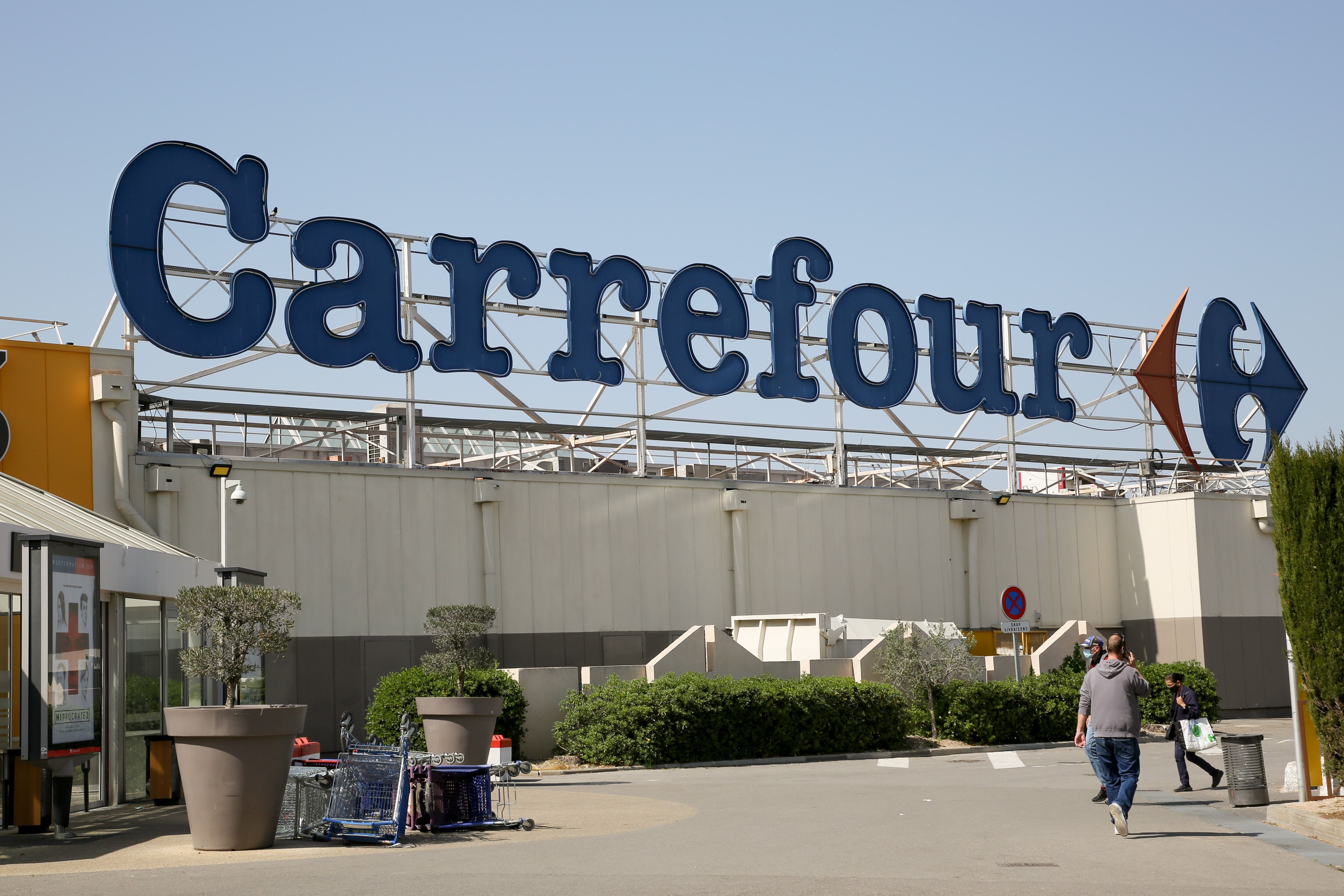 MARSEILLE, FRANCE - 2021/04/03: Logo of the Carrefour hypermarket. (Photo by Denis Thaust/SOPA Images/LightRocket...