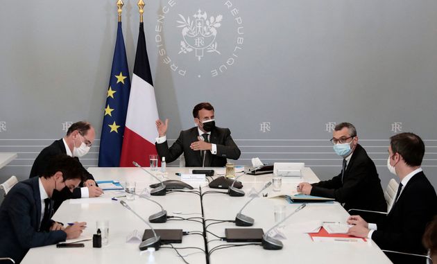Gabriel Attal, Jean Castex, Emmanuel Macron, Alexis Kohler et Olivier Veran lors d'une réunion...