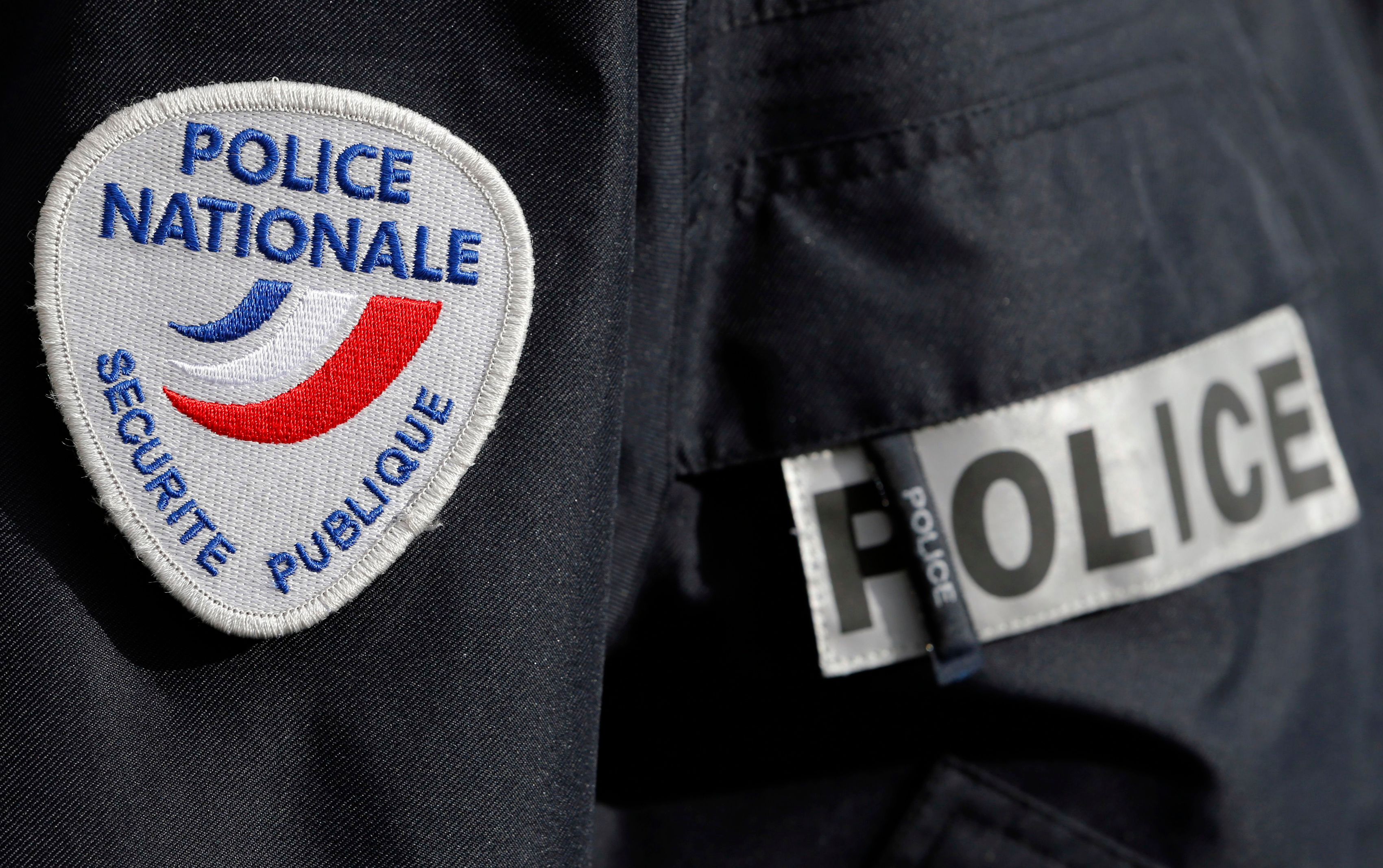 Un officier de police à Bordeaux, le 8 février