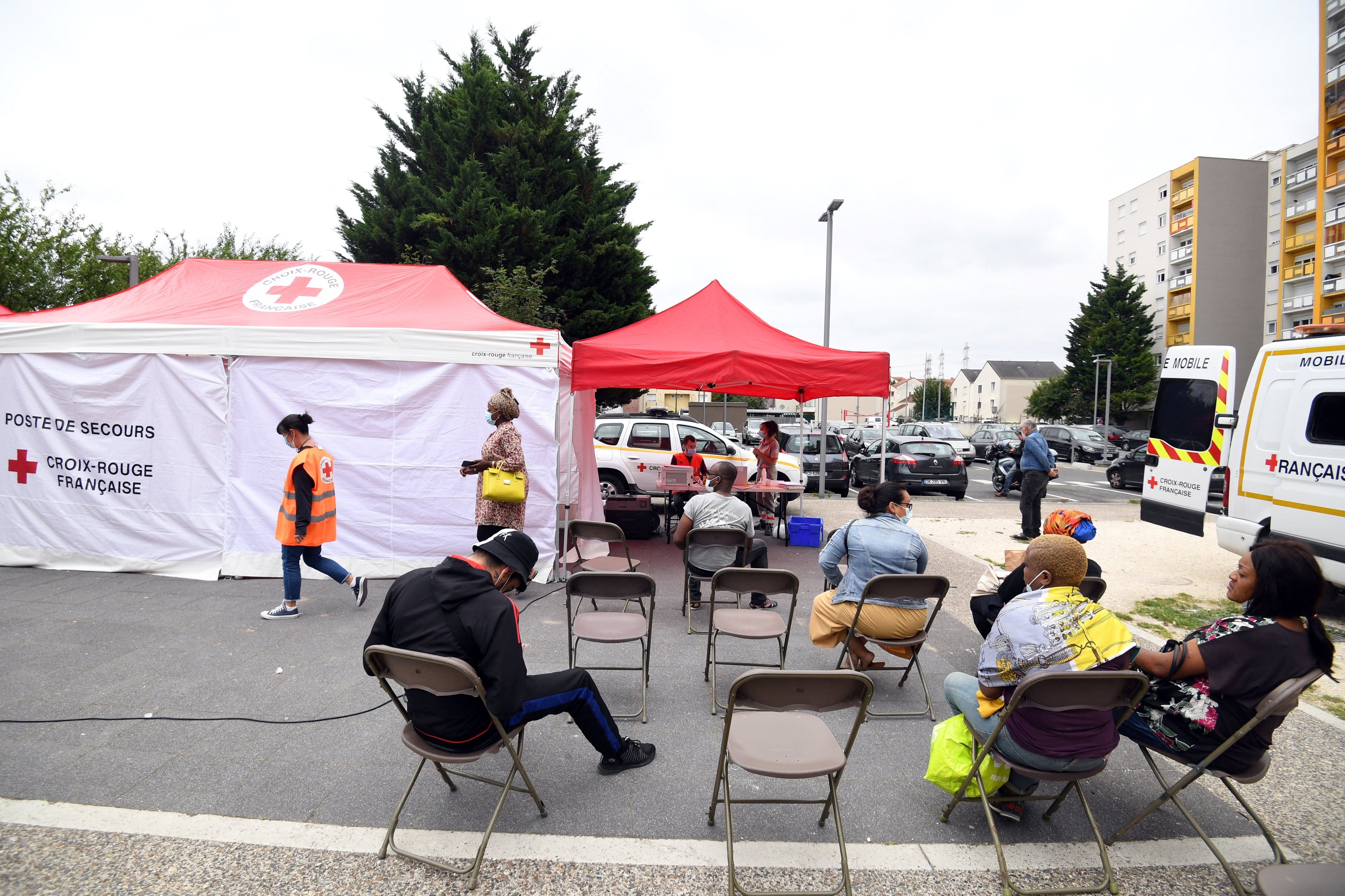 Devant un centre de vaccination mobile à Villetaneuse, en Seine-Saint-Denis, le 19 août