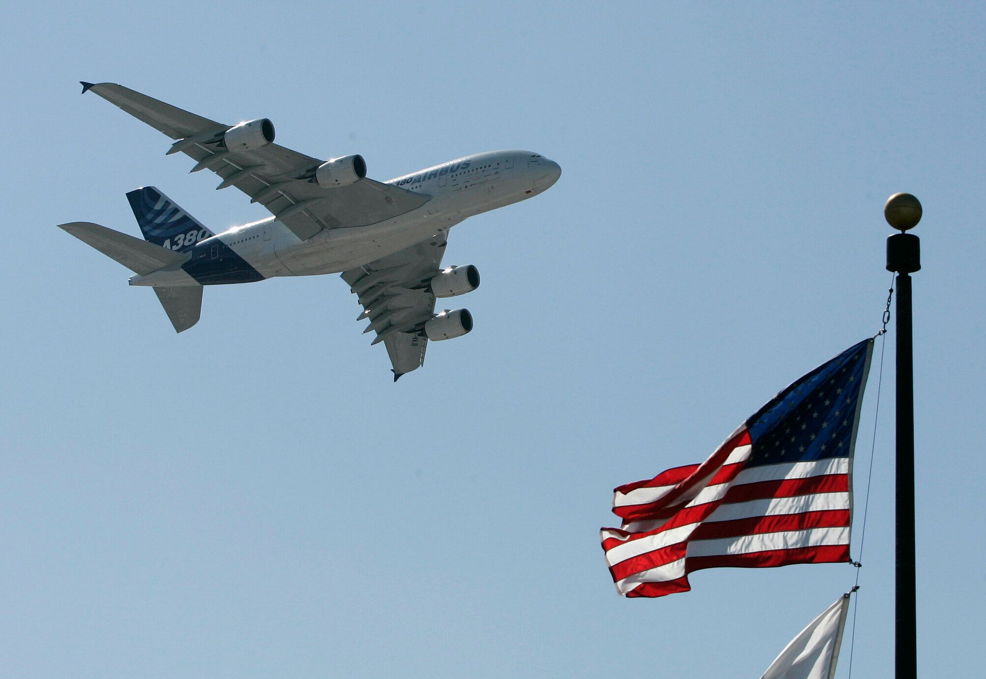 Un A380 décolle de l'aéroport JFK de New York, le 20 mars