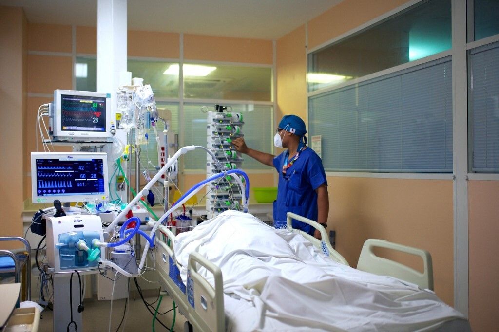 Une unité de soins intensiges, à L'hôpital Les Abymes, de Pointe-a-Pitre, en Guadeloupe, le 6 août