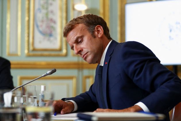 Emmanuel Macron, ici prenant part au sommet virtuel du G7 depuis l'Élysée, à Paris,...