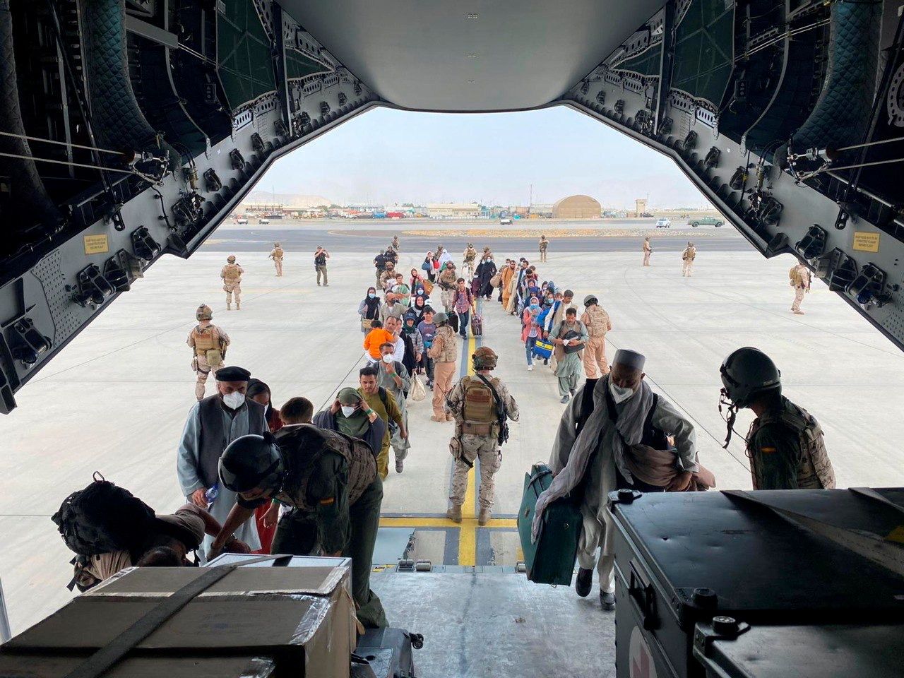 L'ambassade d'Espagne évacue des auxiliaires Afghans, le 18 août 2021 à