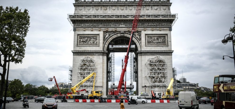 L'empaquetage de l'Arc de Triomphe par Christo à suivre en temps réel