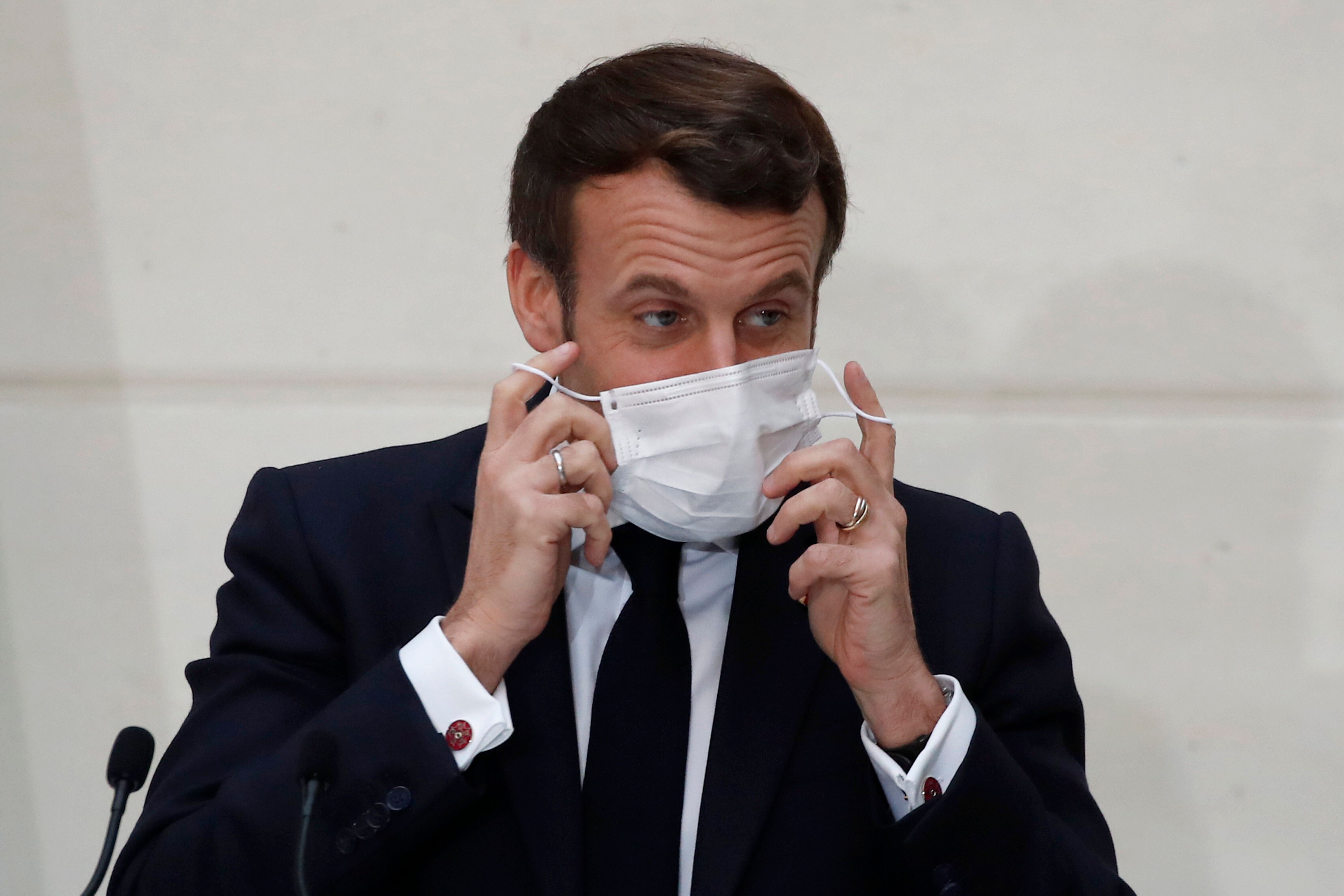 Face à la remontée du Covid-19, Emmanuel Macron a annoncé que la 3e dose sera nécessaire...