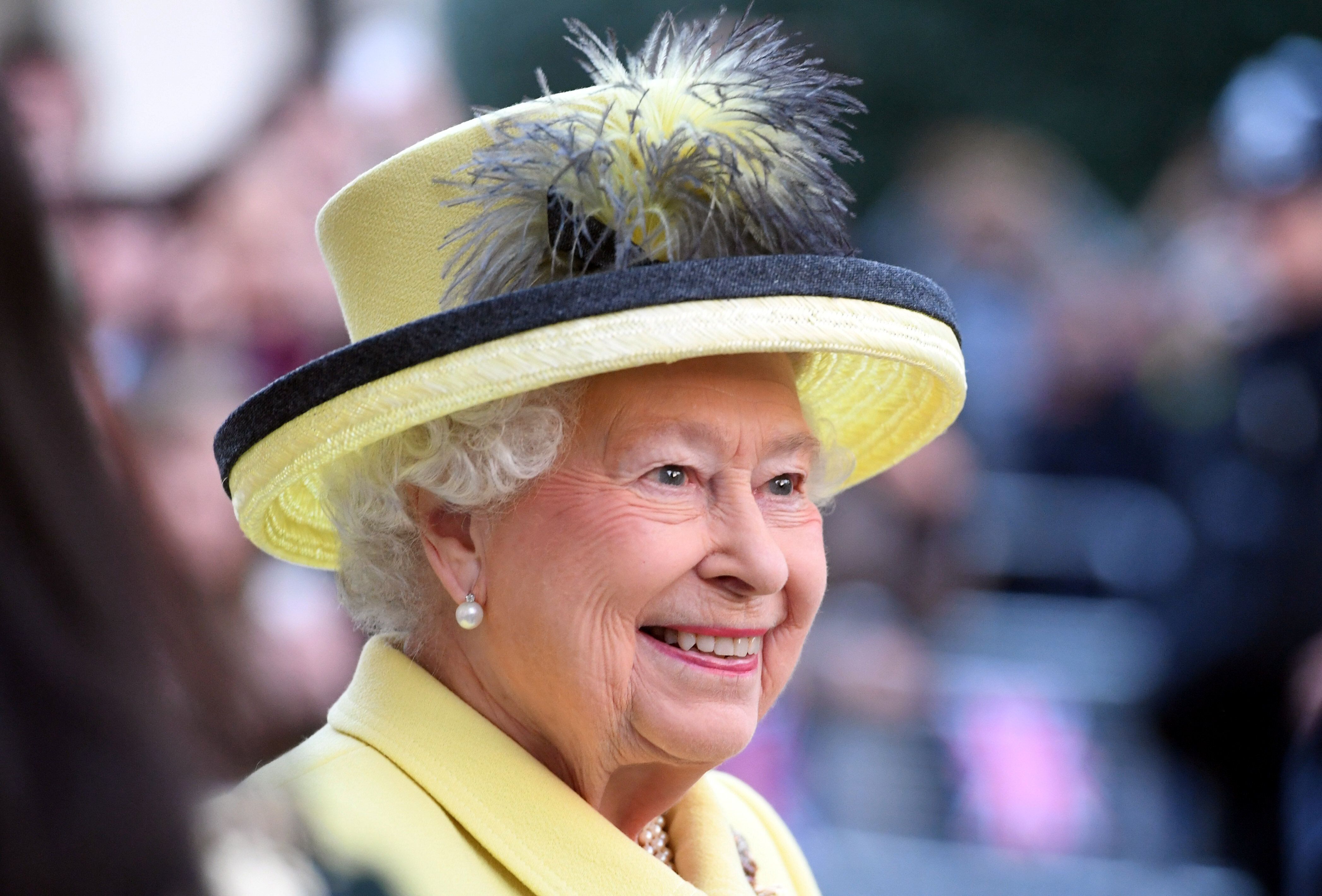 Elizabeth II n'assistera finalement pas à la cérémonie de ce dimanche pour raison...