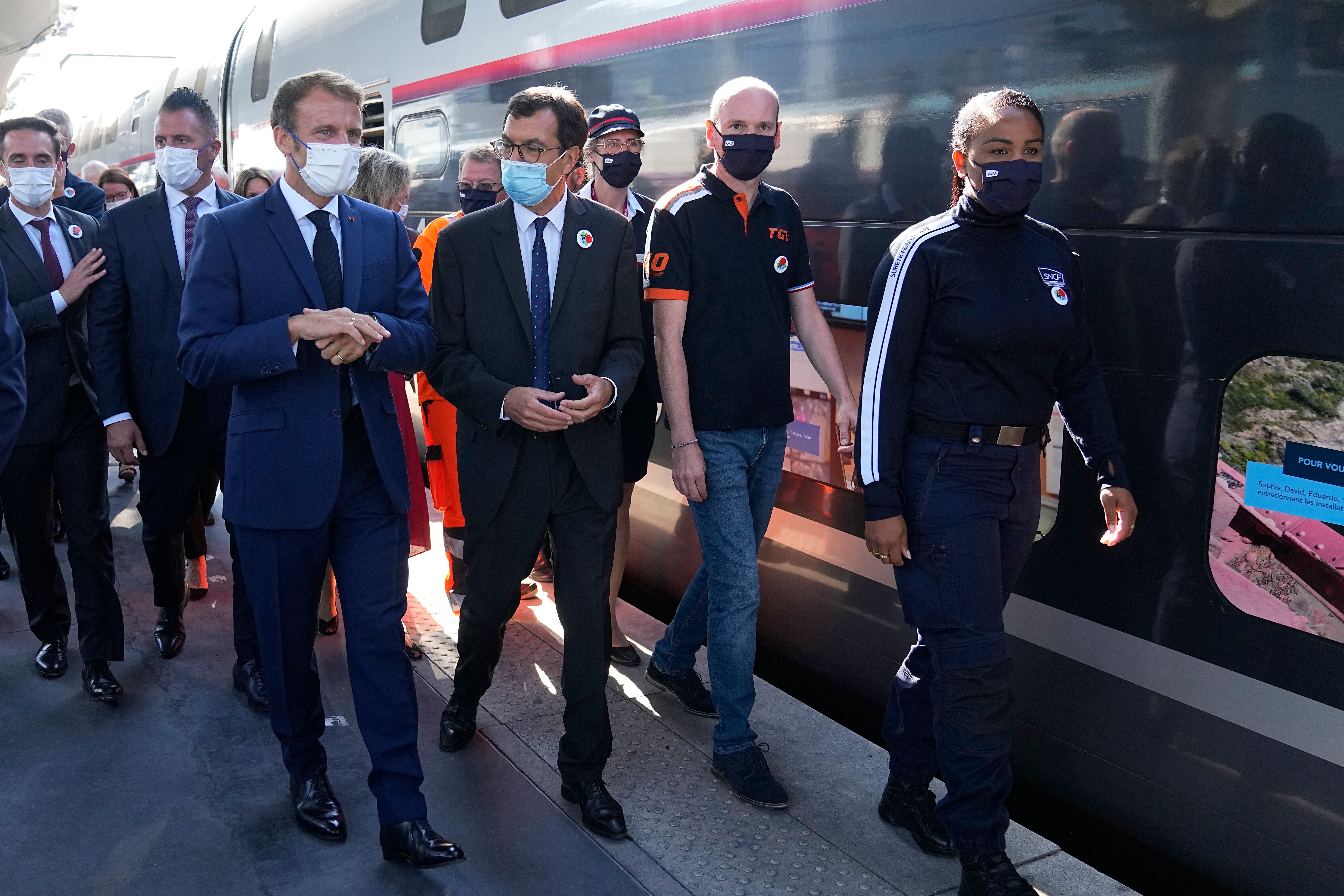 Emmanuel Macron et Jean-Pierre Farandou à la Gare de Lyon, à Paris, le 17 septembre