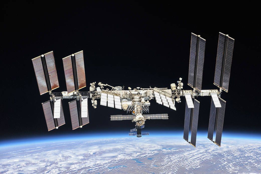 Les astronautes de l'ISS forcés de se mettre à l'abri à cause de débris dans...