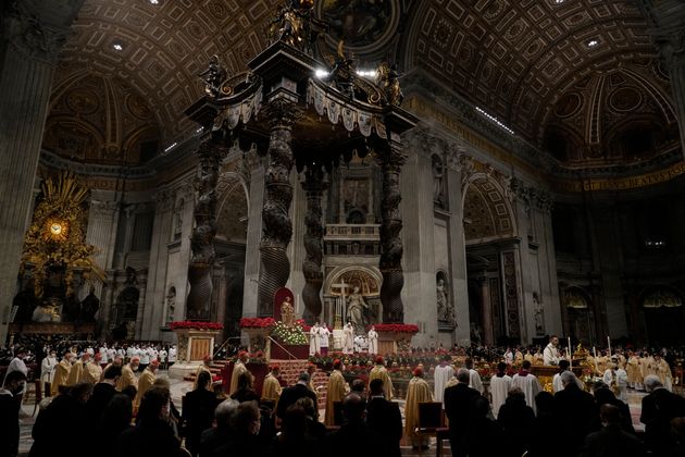 La messe de Noël célébrée dans la basilique Saint-Pierre de Rome, au Vatican,...