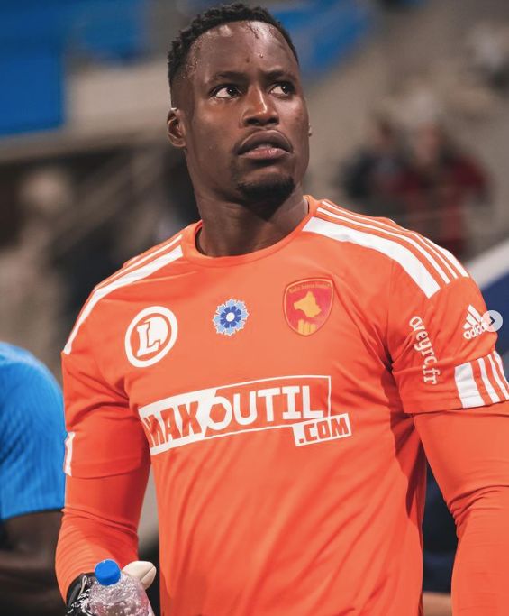 Lionel Mpasi, gardien de Rodez, visé par des insultes racistes lors d'un match à