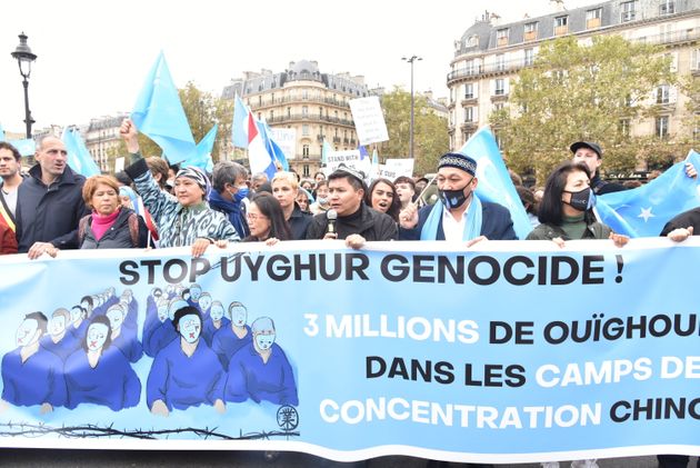 Sur cette photo prise le 2 octobre à Paris, des manifestants réclament des actions de la...