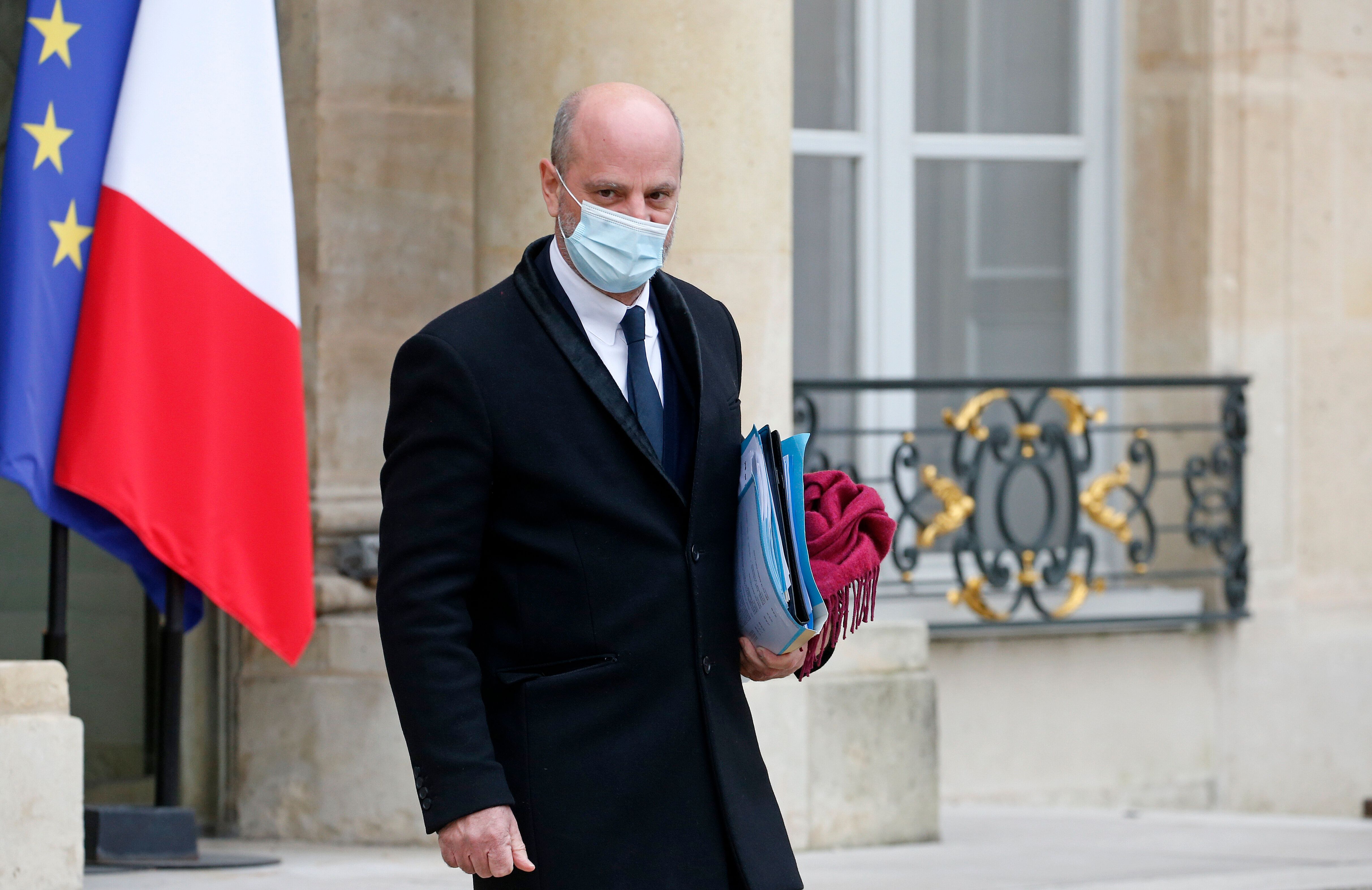 Le ministre de l'Éducation nationale Jean-Michel Blanquer, le 12 janvier 2022, quittant