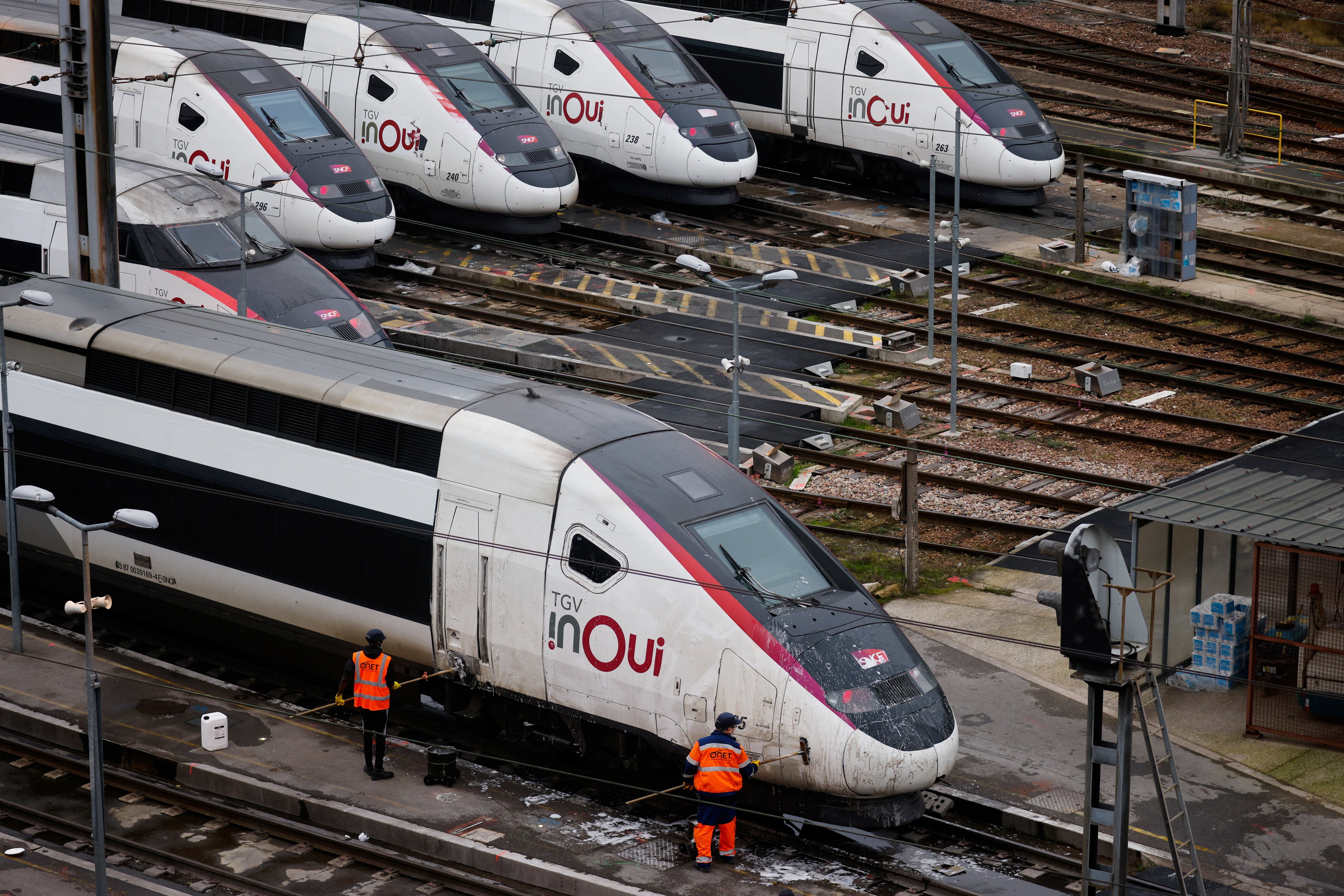 Il est conseillé aux voyageurs de la SNCF de reporter leur déplacement à une...