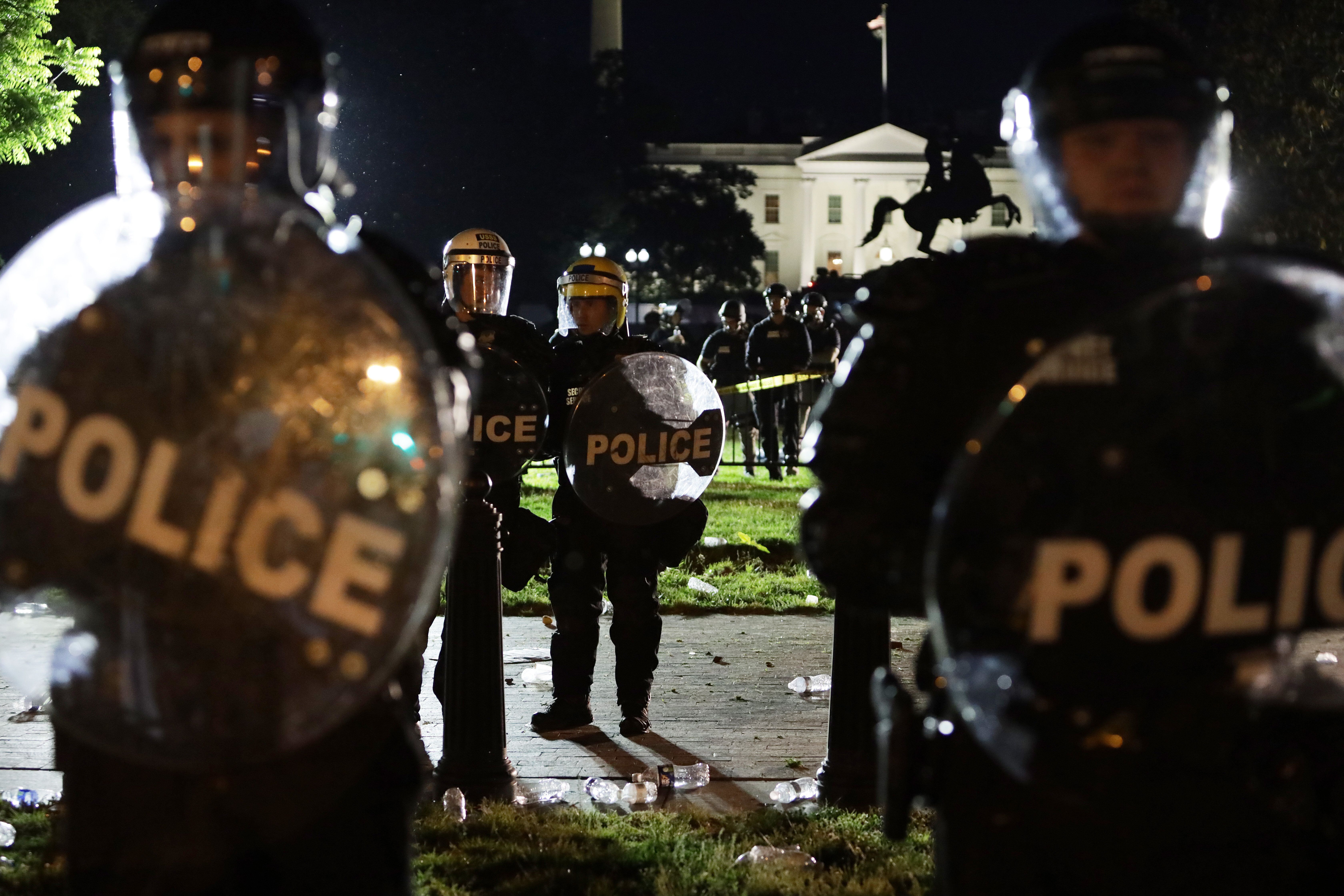 Des policiers à Washington aux abords d'une manifestation en soutien à George Floyd, le...