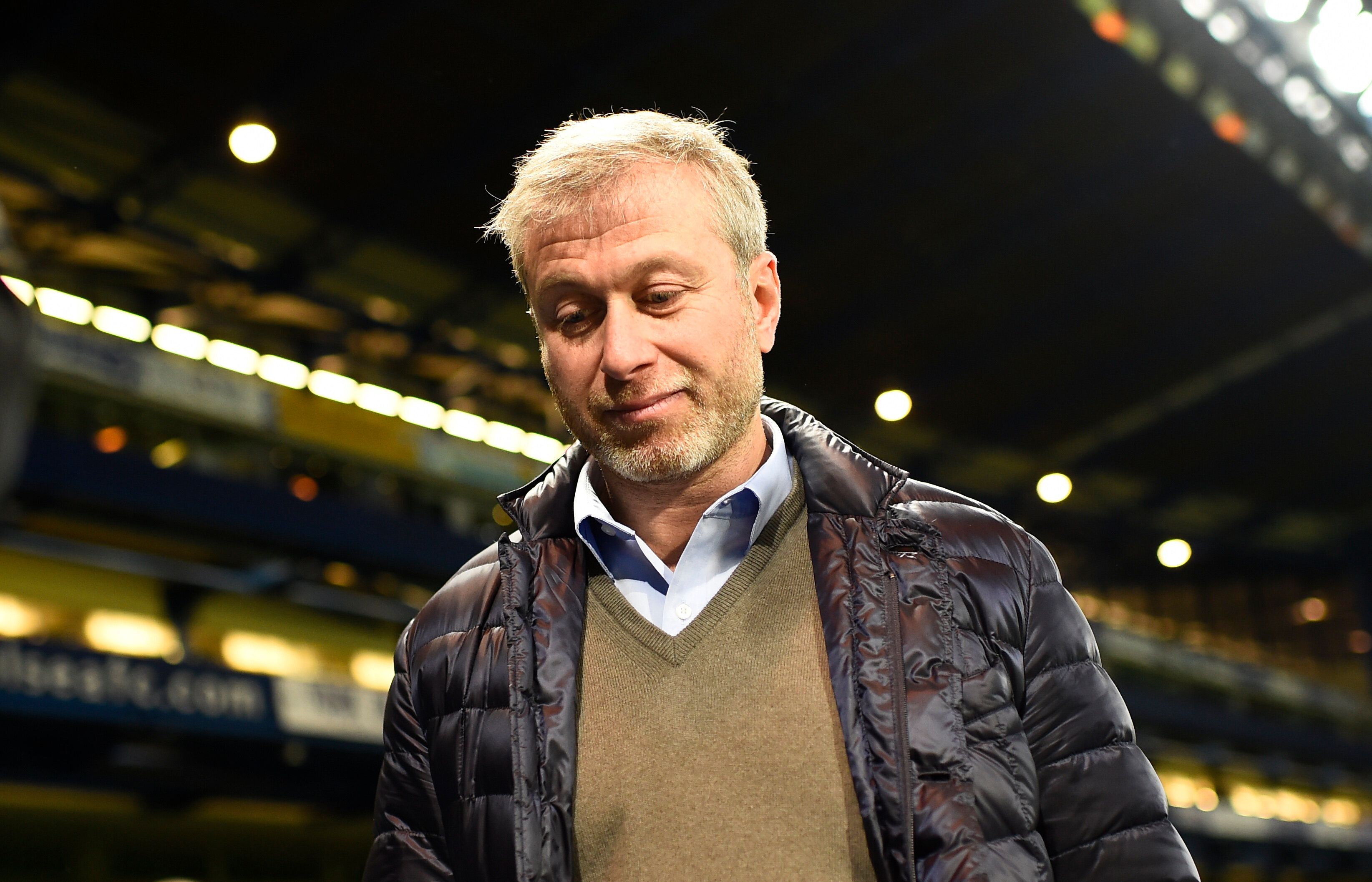 Le propriétaire russe de Chelsea, Roman Abramovich, a permis au club londonien de remporter de...