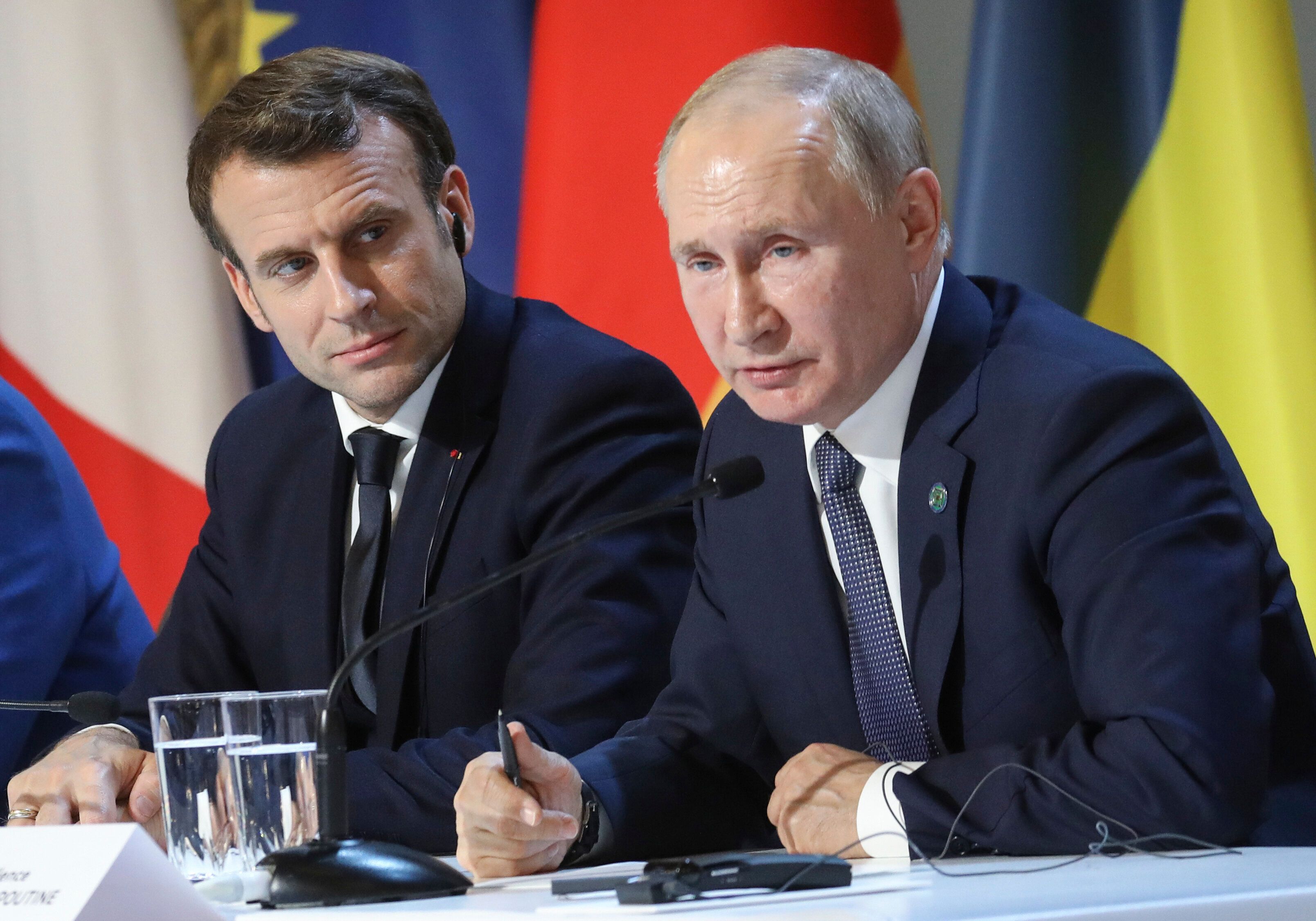 Le président Emmanuel Macron et son homologue russe Vladimir Poutine, le 9 décembre 2019...