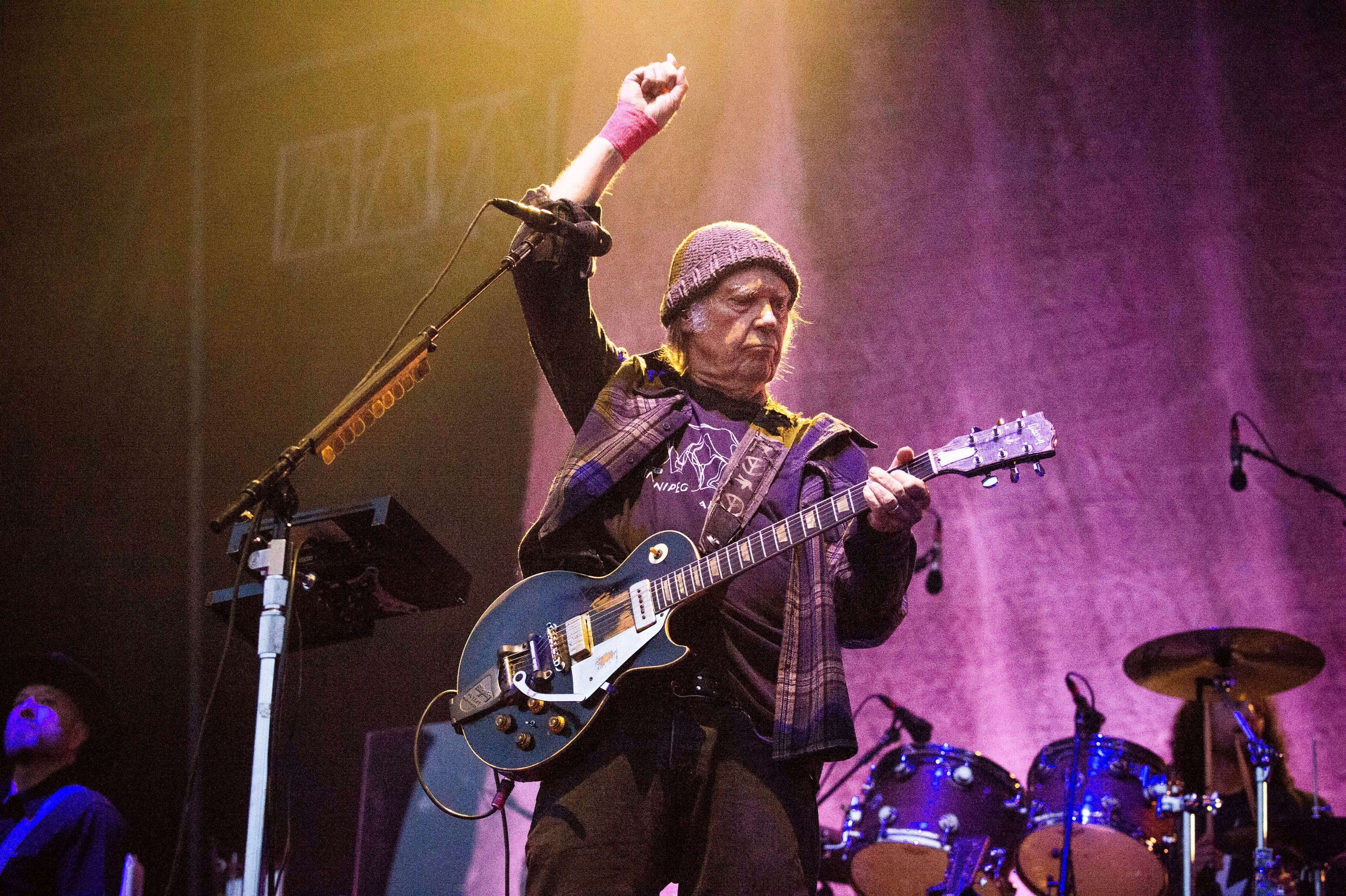 Neil Young appelle les salariés de Spotify à démissionner 