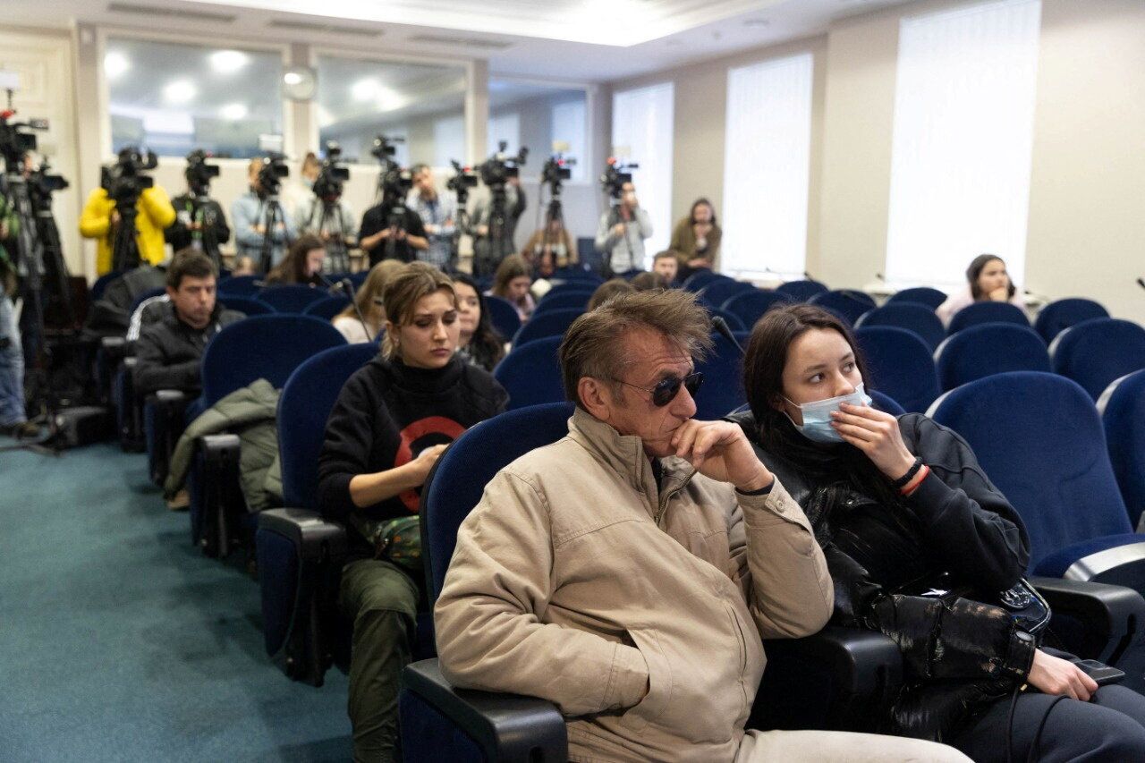 Sean Penn assiste à une conférence de presse du gouvernement ukrainien à Kiev, le...