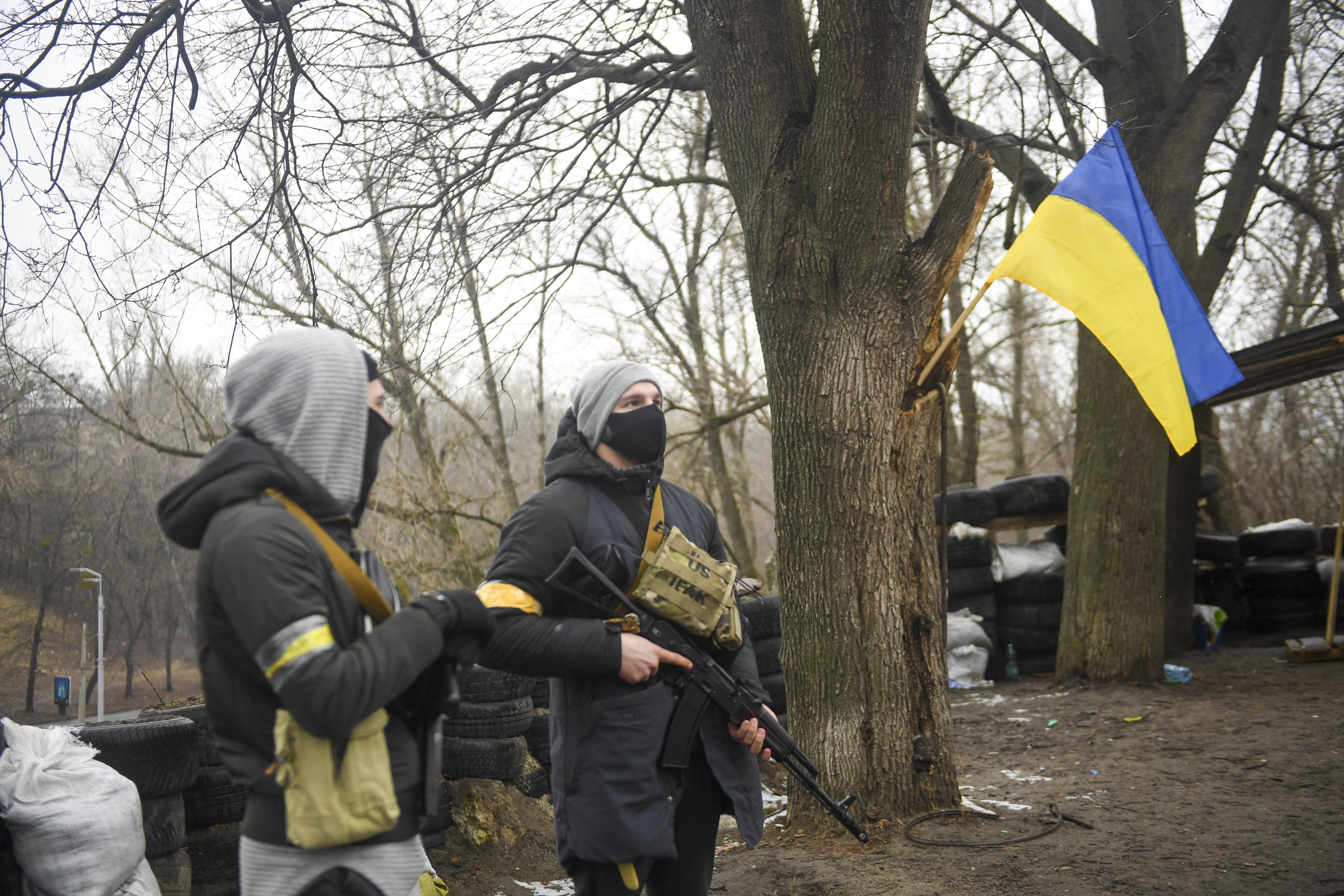 Comme de nombreux civils ukrainiens, des Français ont décidé de prendre les armes...
