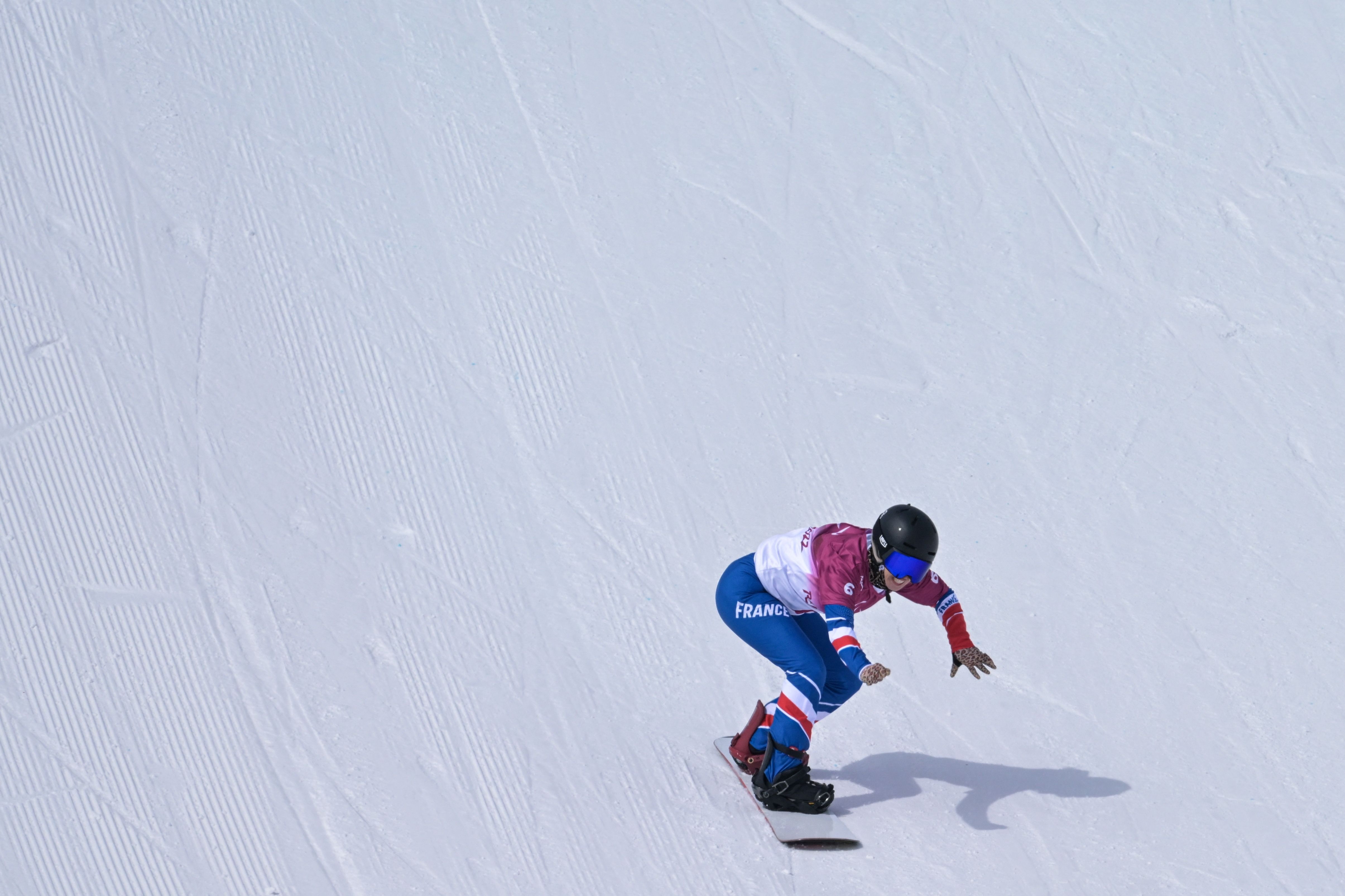 Cécile Hernandez remporte l'or en snowboard aux Jeux paralympiques de Pékin, le 7 mars