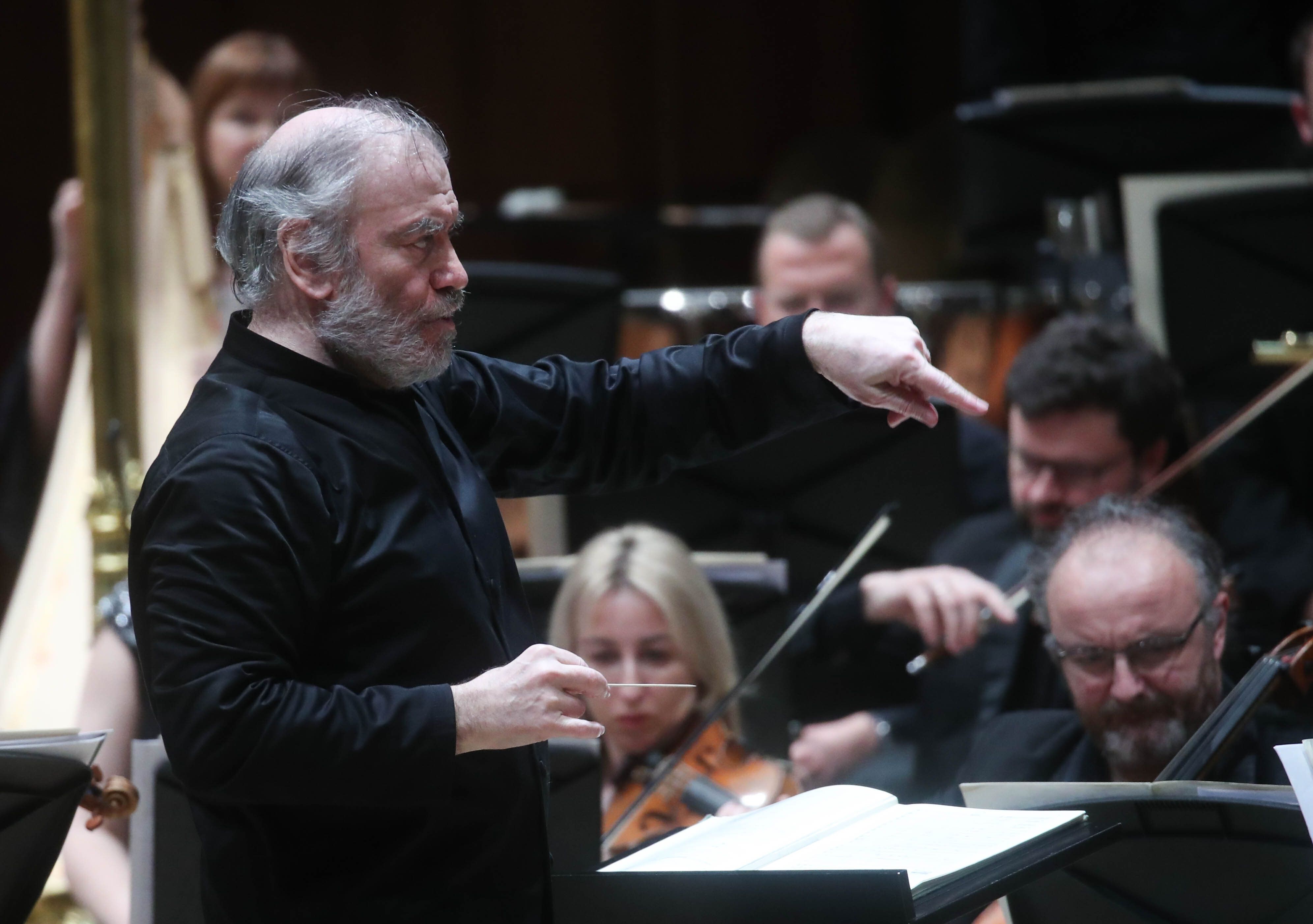 Le chef d'orchestre Valery Gergiev lors d'un concert au théâtre Mariinsky de Saint-Pétersbourg...